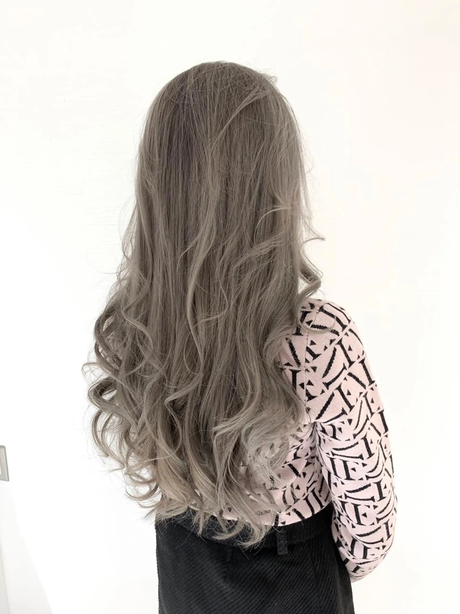 ロング カラー グレージュ シルバー シルバーグレージュ Akua【代表】 Kazumaのヘアスタイル