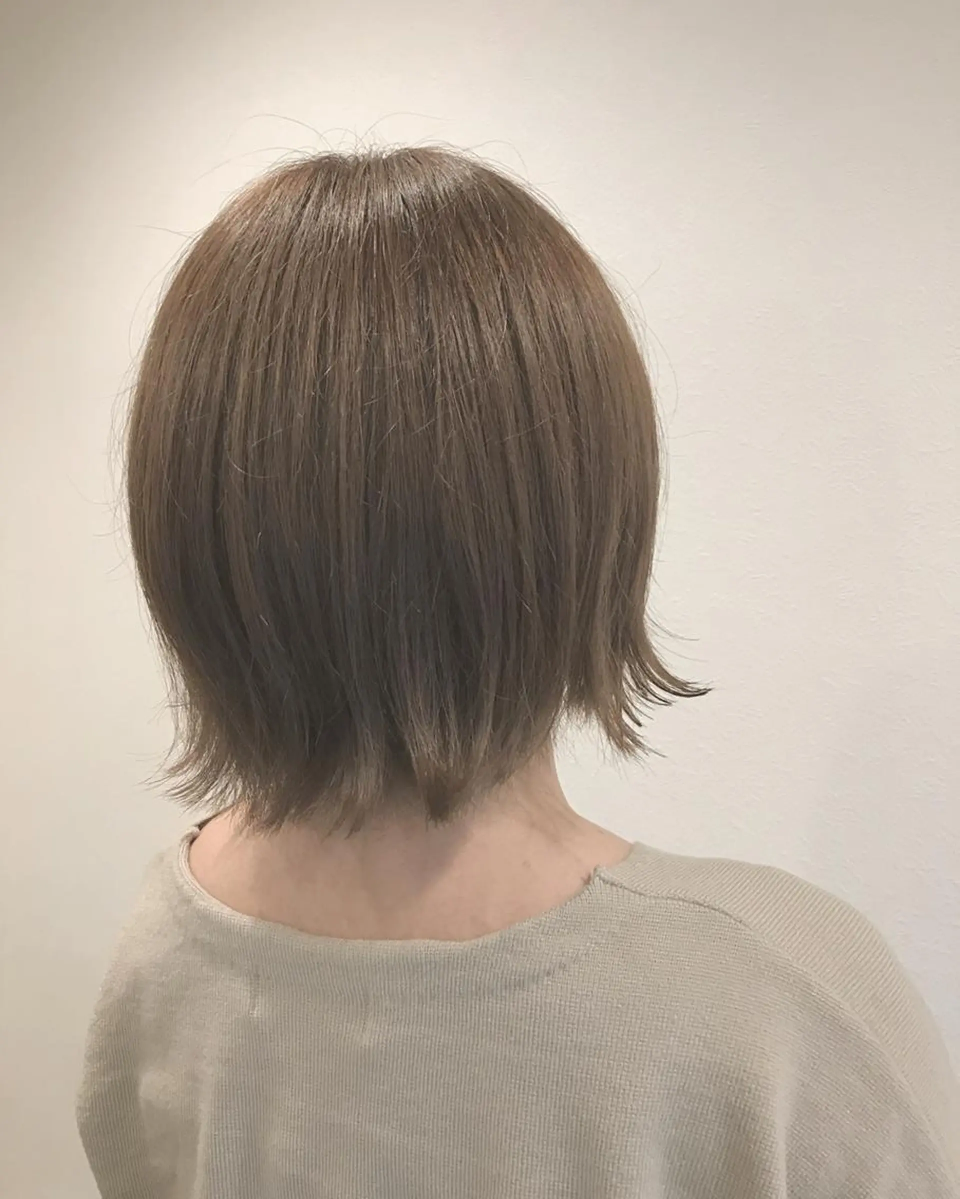 ショート カラー ベージュカラー ボブ エイトウメダ 店長　稲尾友則のヘアスタイル