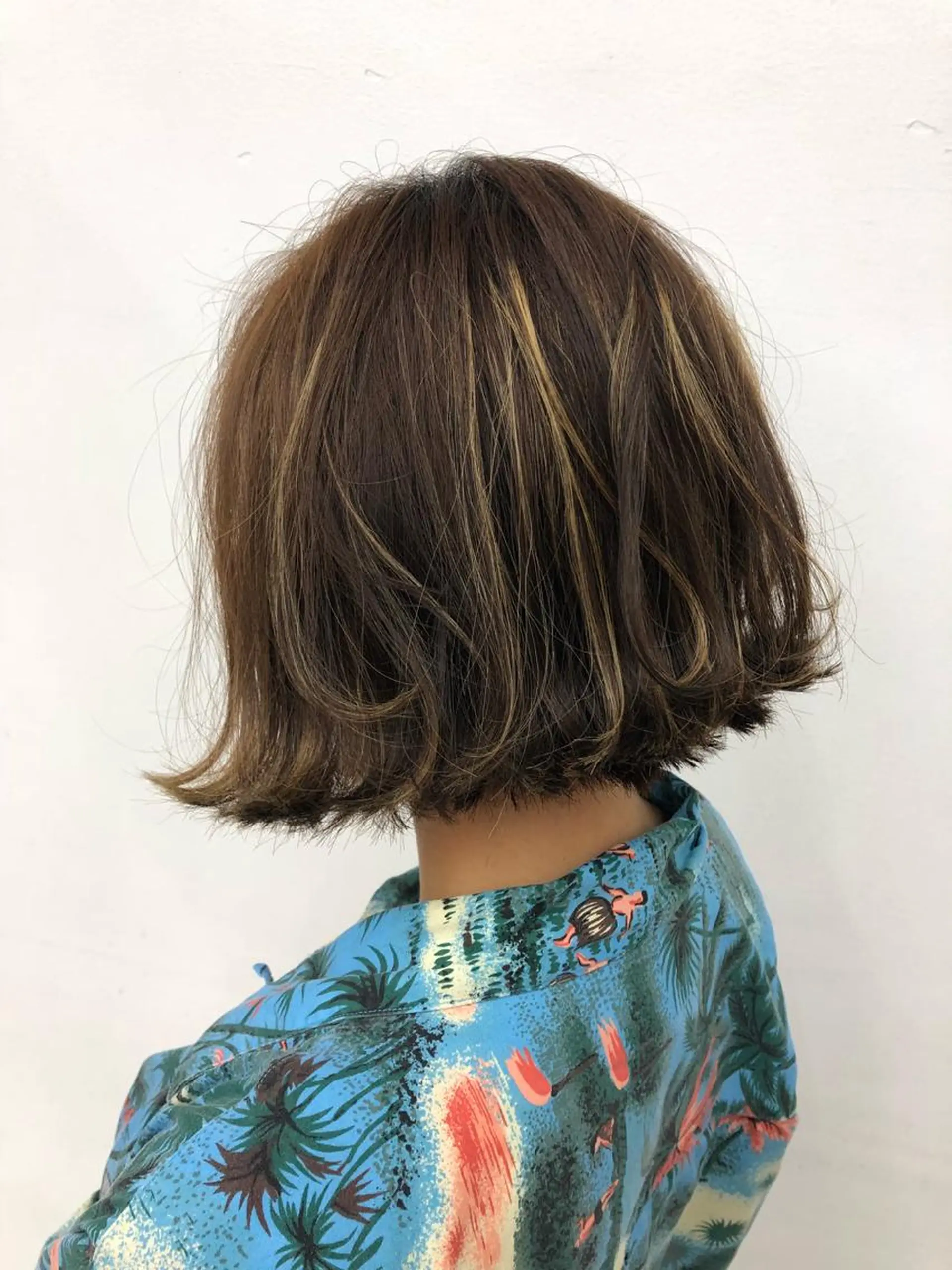 ショート 白髪ぼかしハイライト めさきすずなのヘアスタイル