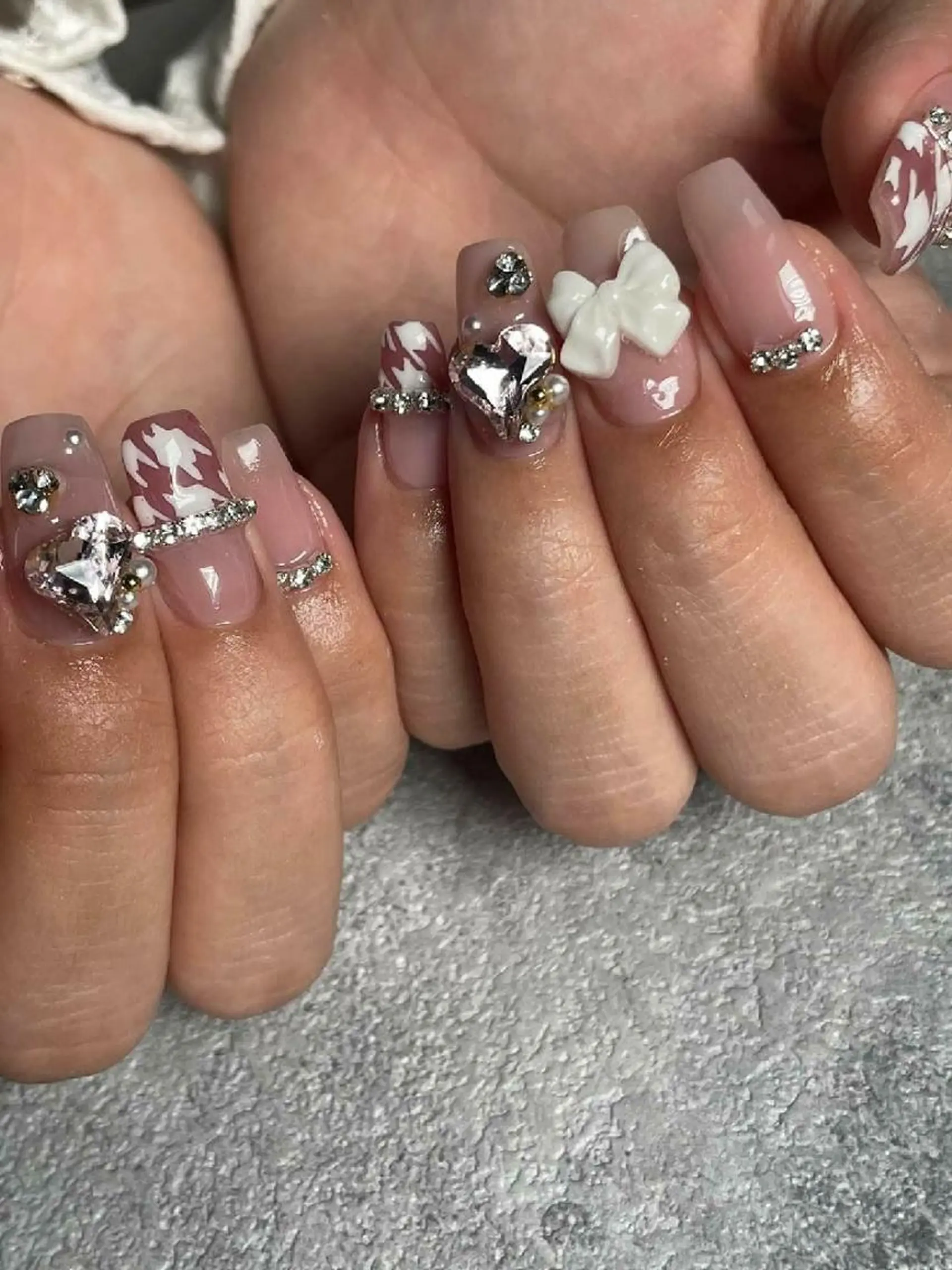 ネイル 持ち込み ニュアンスネイル シンプルネイル 冬ネイル 3dパーツ/流行り 👧shushu❤️のネイルデザイン