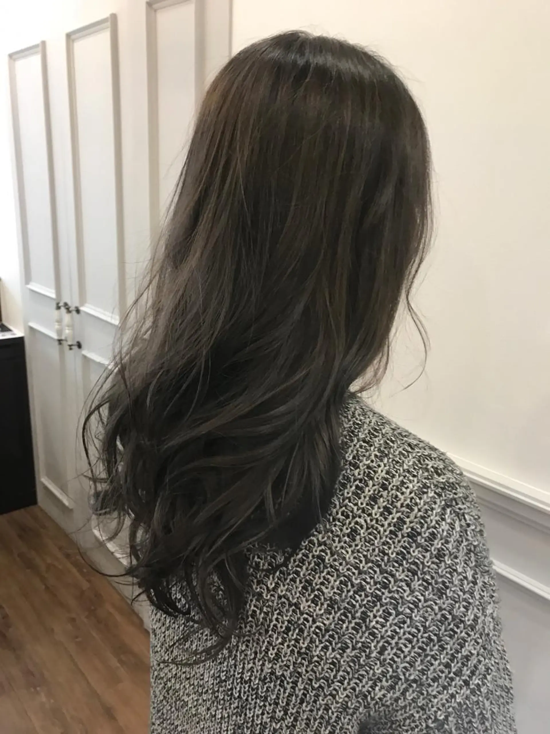 ロング カラー ダークグレー ダークグレージュ グレージュ ひろせ かなのヘアスタイル