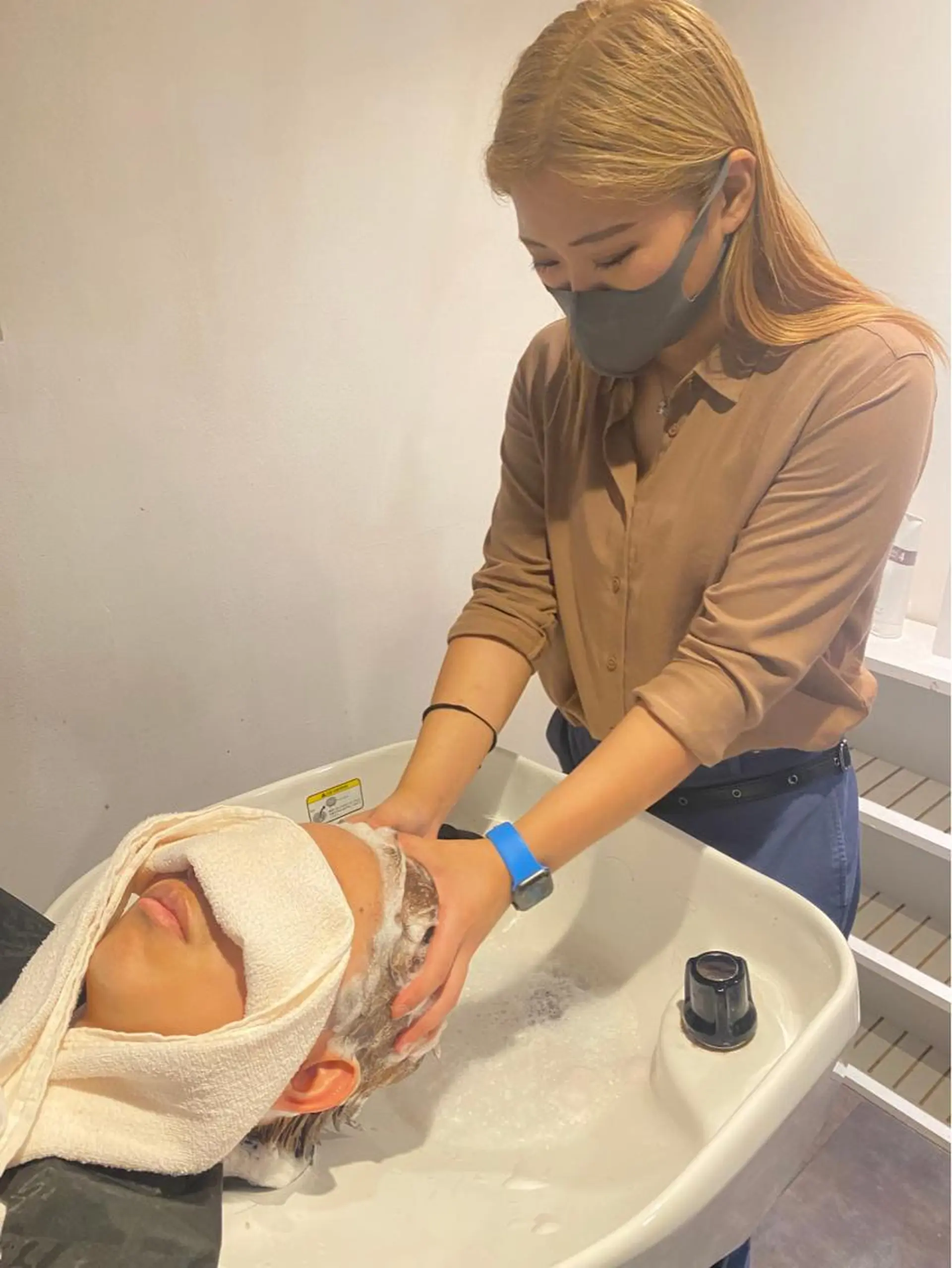 ケアブリーチ/ili 村上佳那多のヘアスタイル