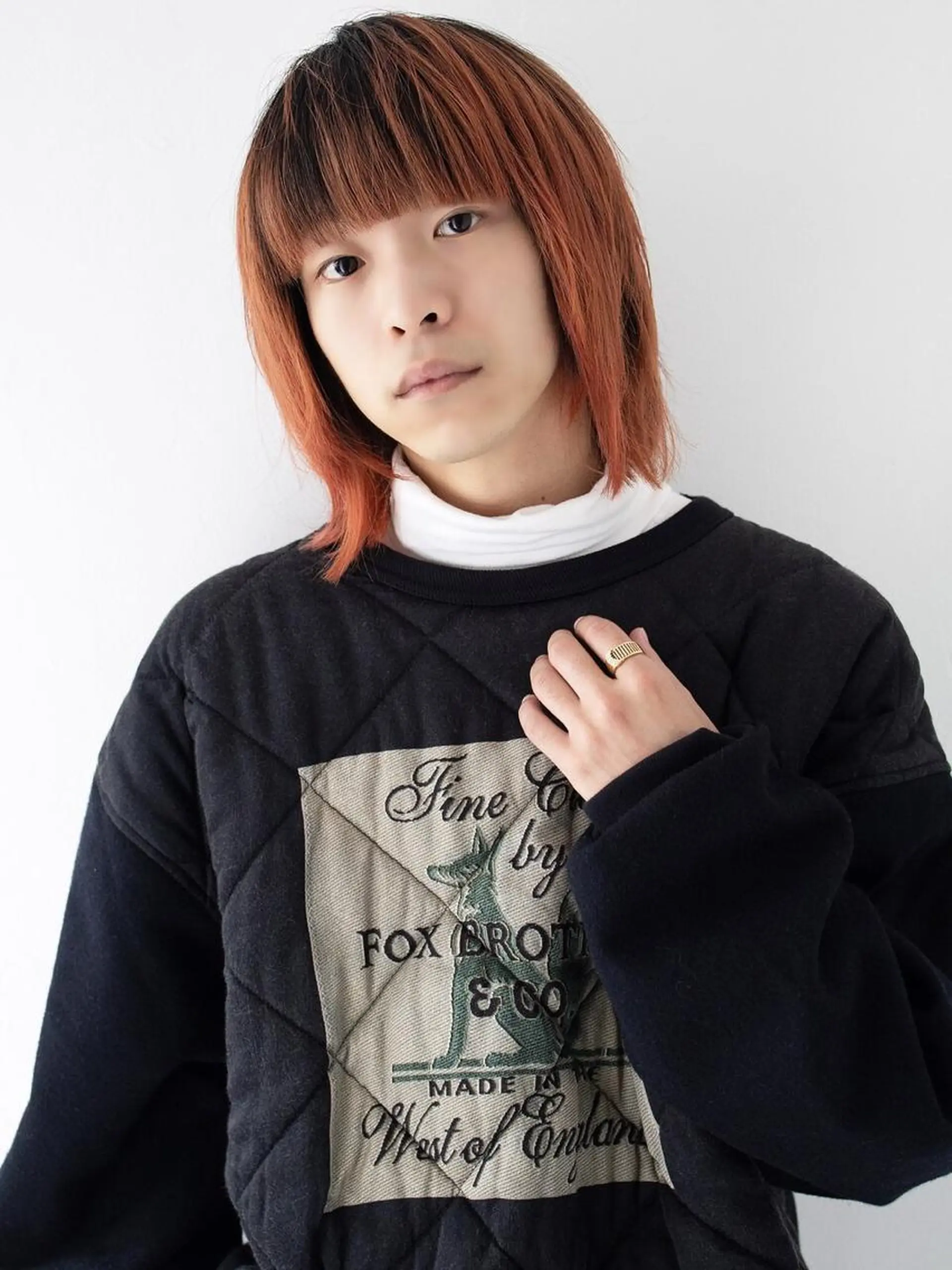 ミディアム カラー パーマ メンズ ミディアムパーマ メンズバレイヤージュ メンズブリーチ センターパート フェードカット スパイラルパーマ 🌐hina⭐️のヘアスタイル