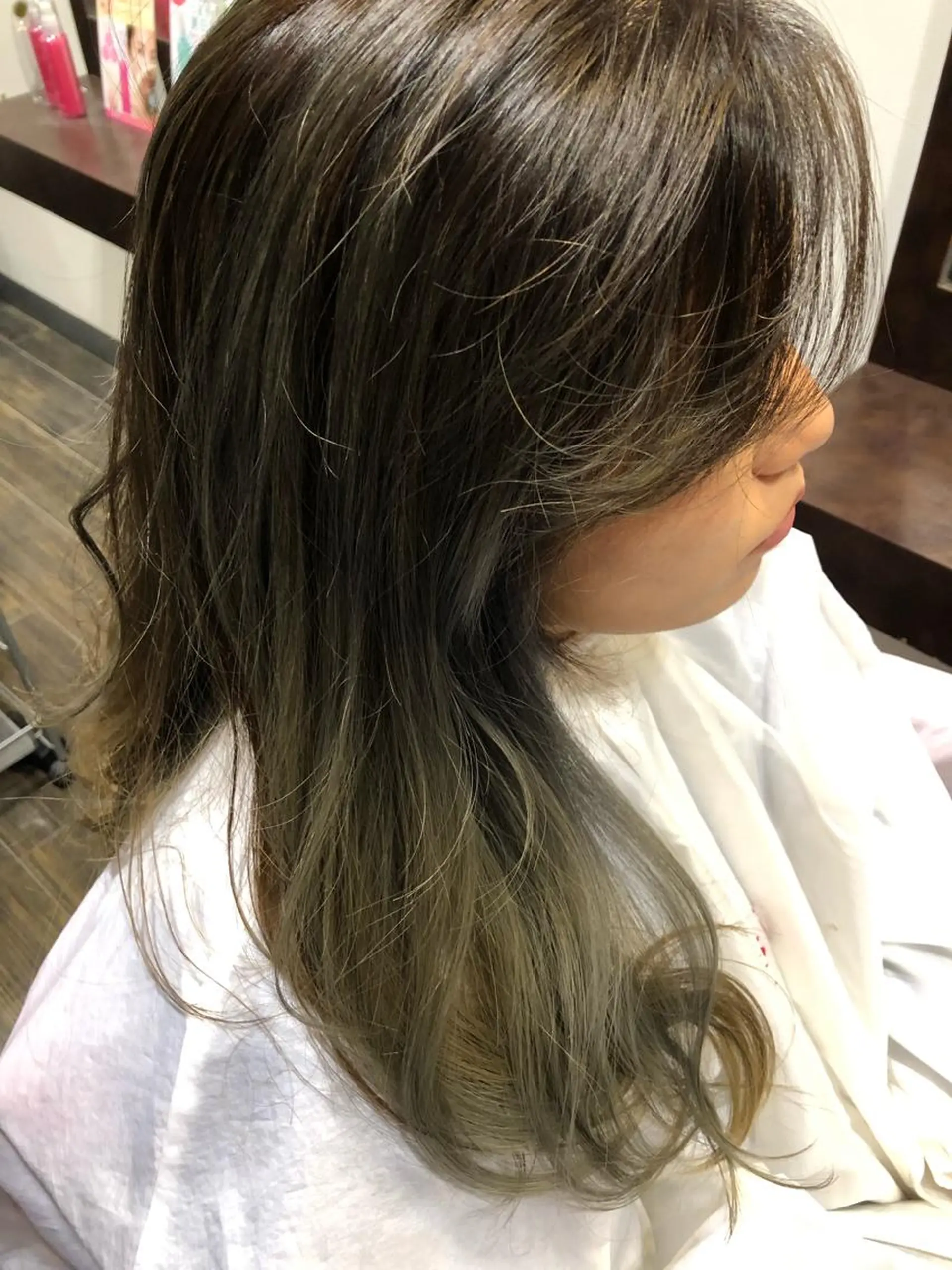 ロング カラー バレイヤージュ グレージュ カーキグレージュ オリーブカラー レイヤーカット ヘアカラー 【ショートボブ🤎】 YU-KAのヘアスタイル