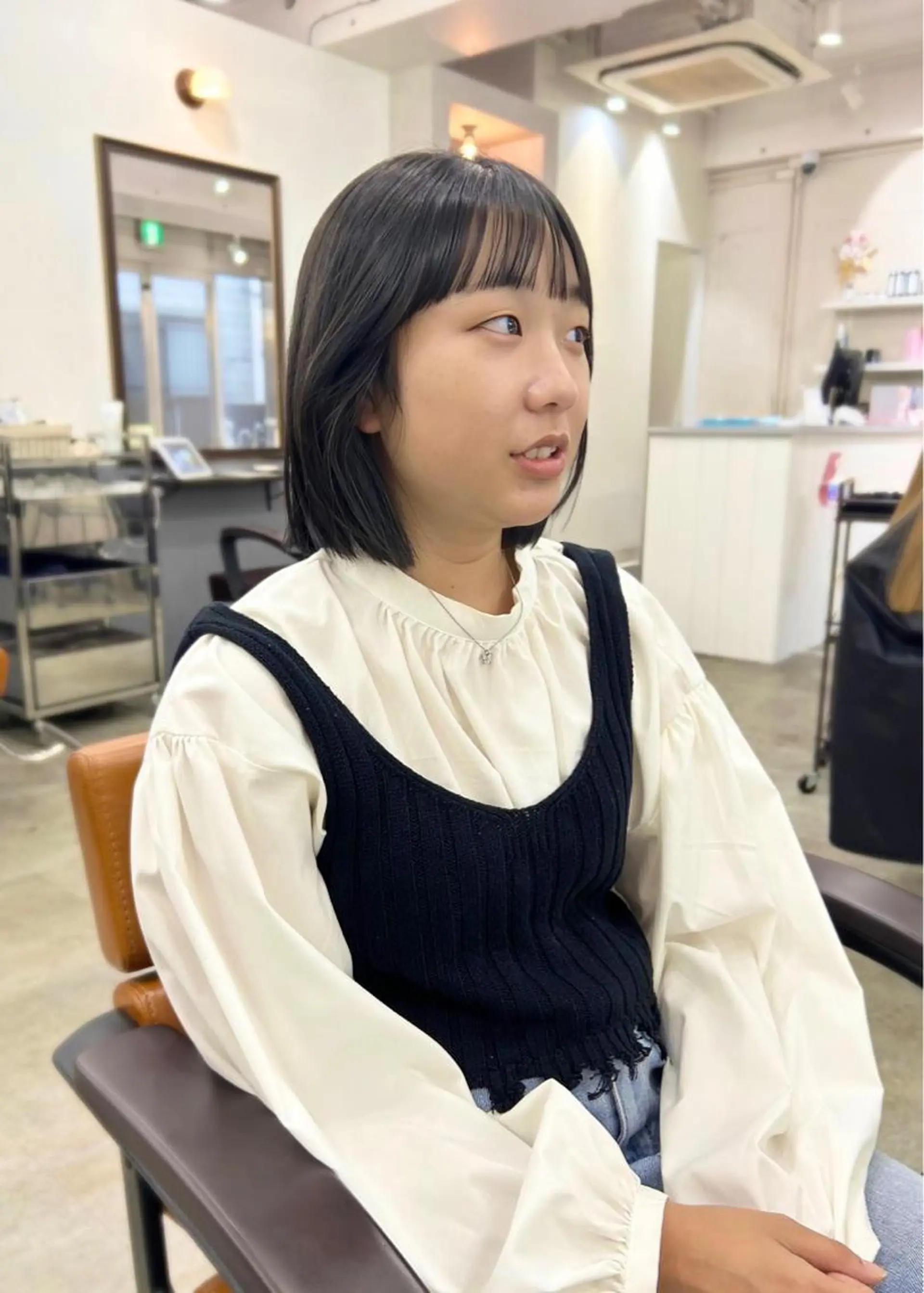 ショート カラー オリーブ/アッシュ やわらか透明感カラーのヘアスタイル