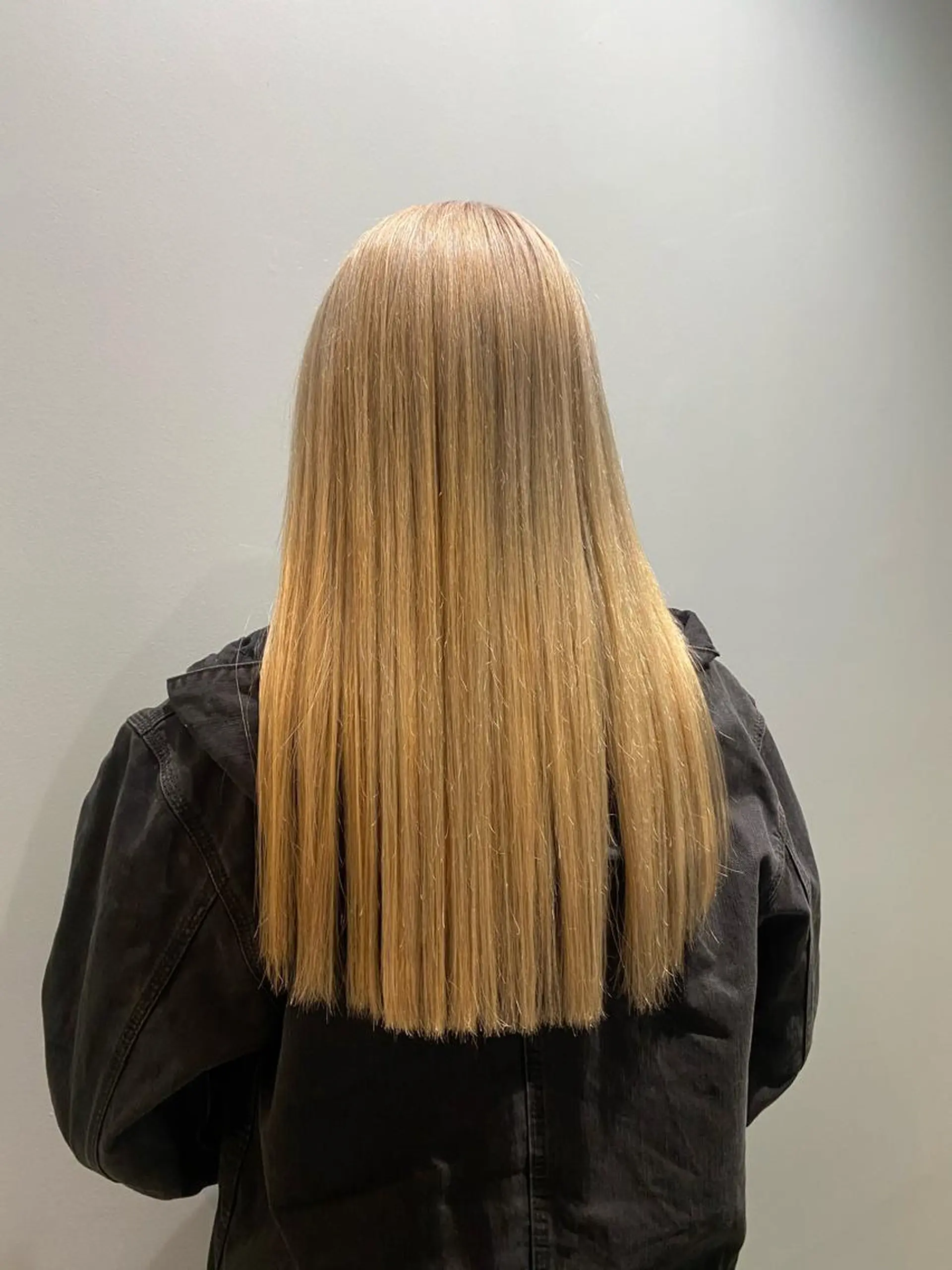 ロング カラー 美髪ストレート 川本雄己のヘアスタイル