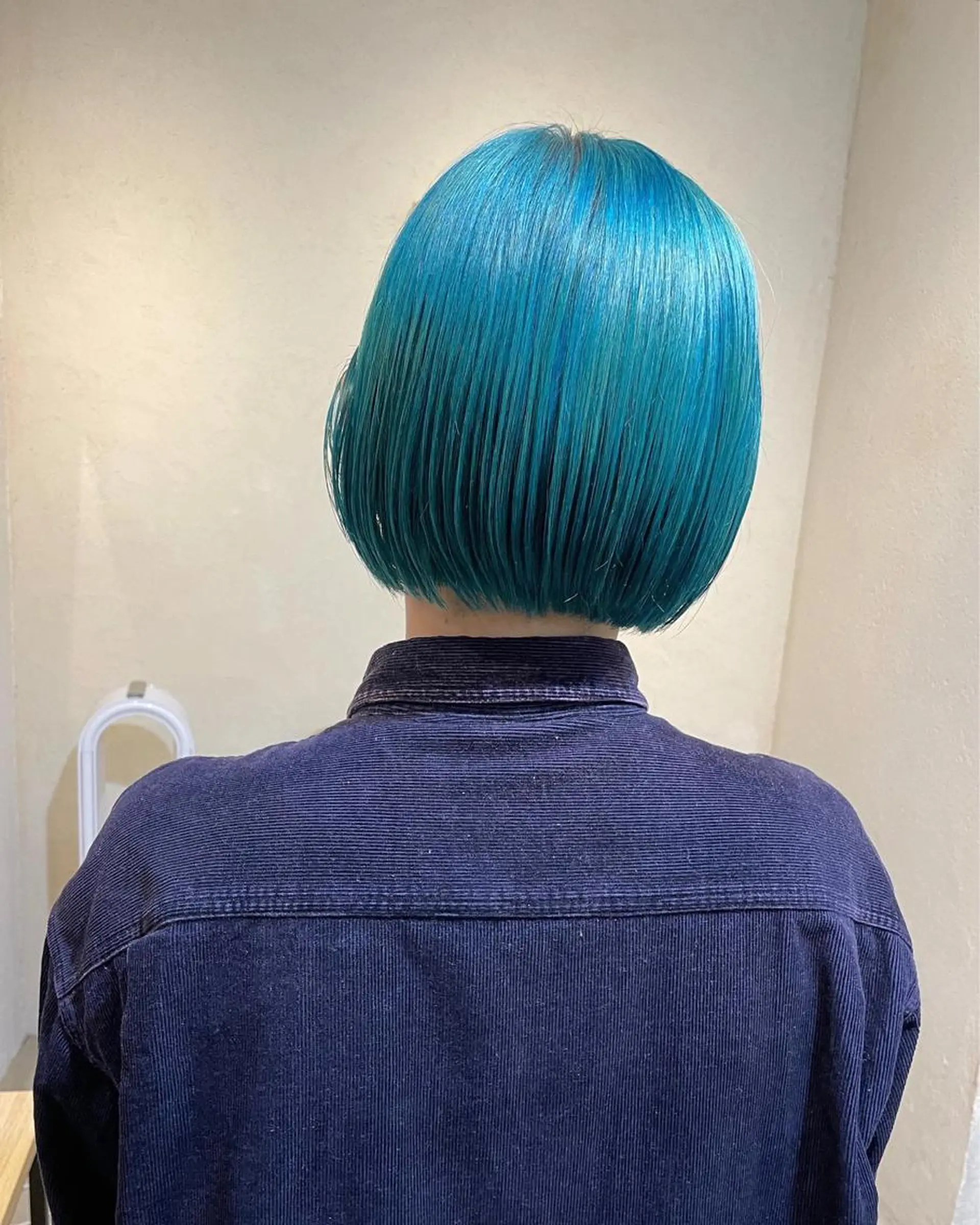 ショート カラー ブリーチ Rin:nel hair所属・Takanishi くすみベージュカラーのヘアスタイル