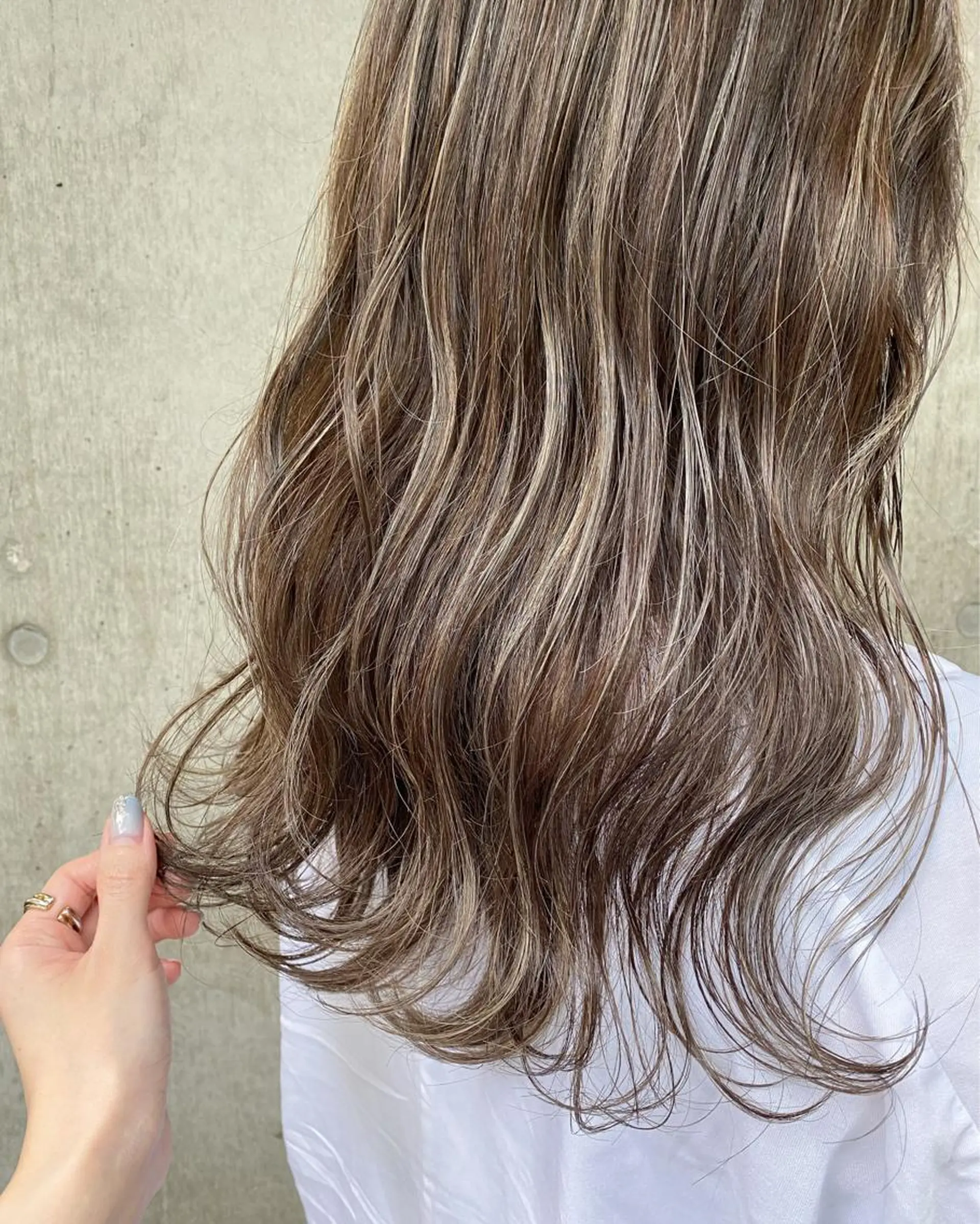 ロング ハイライト 🌼透明感カラー ✳︎eri🌼のヘアスタイル