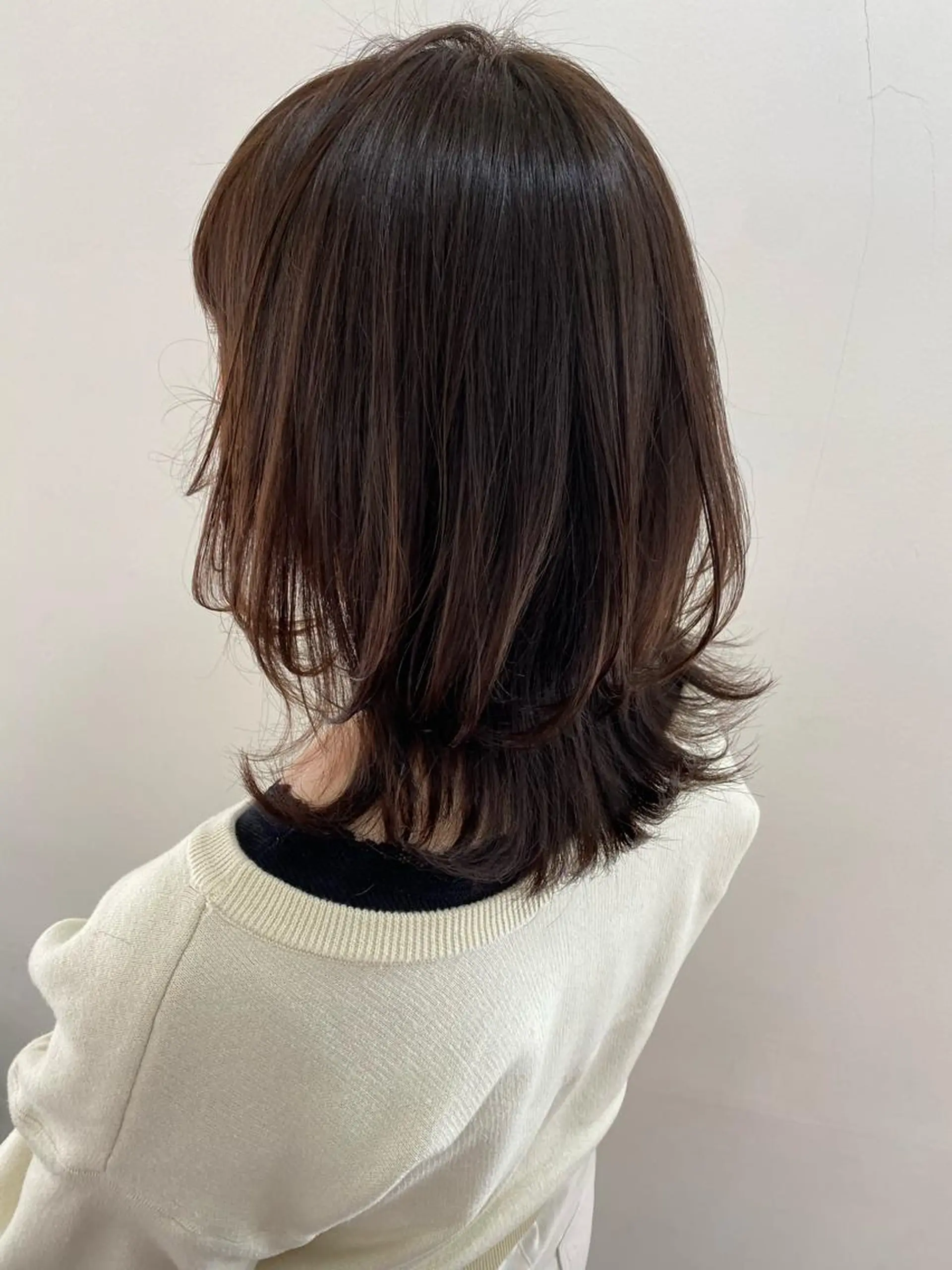 ミディアム カラー ブラウンカラー チョコレートブラウン レイヤーカット フラム所属・WATANABE MISAKIのヘアスタイル