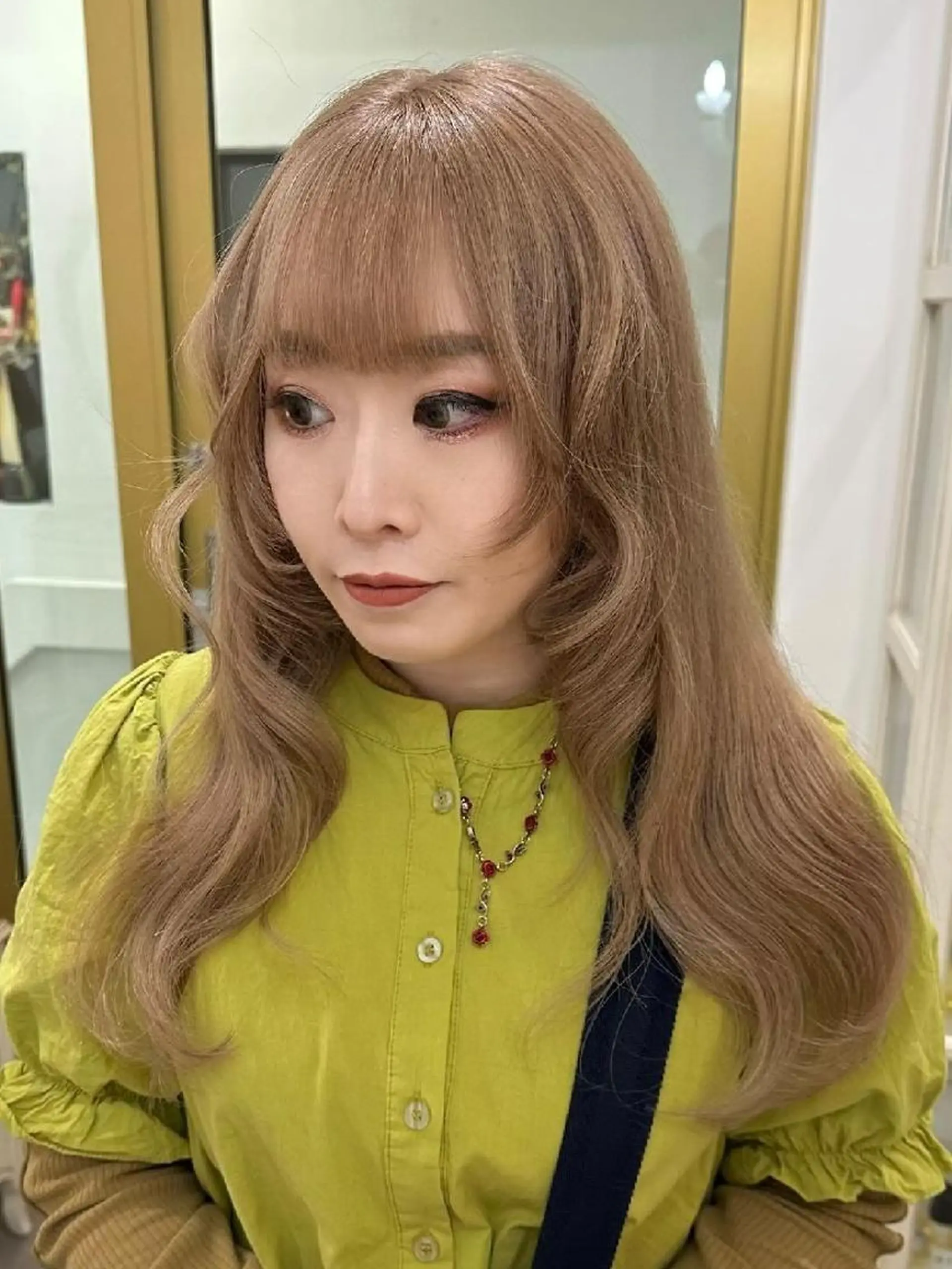 ロング カラー ベージュカラー ORIKA 美容室のヘアスタイル