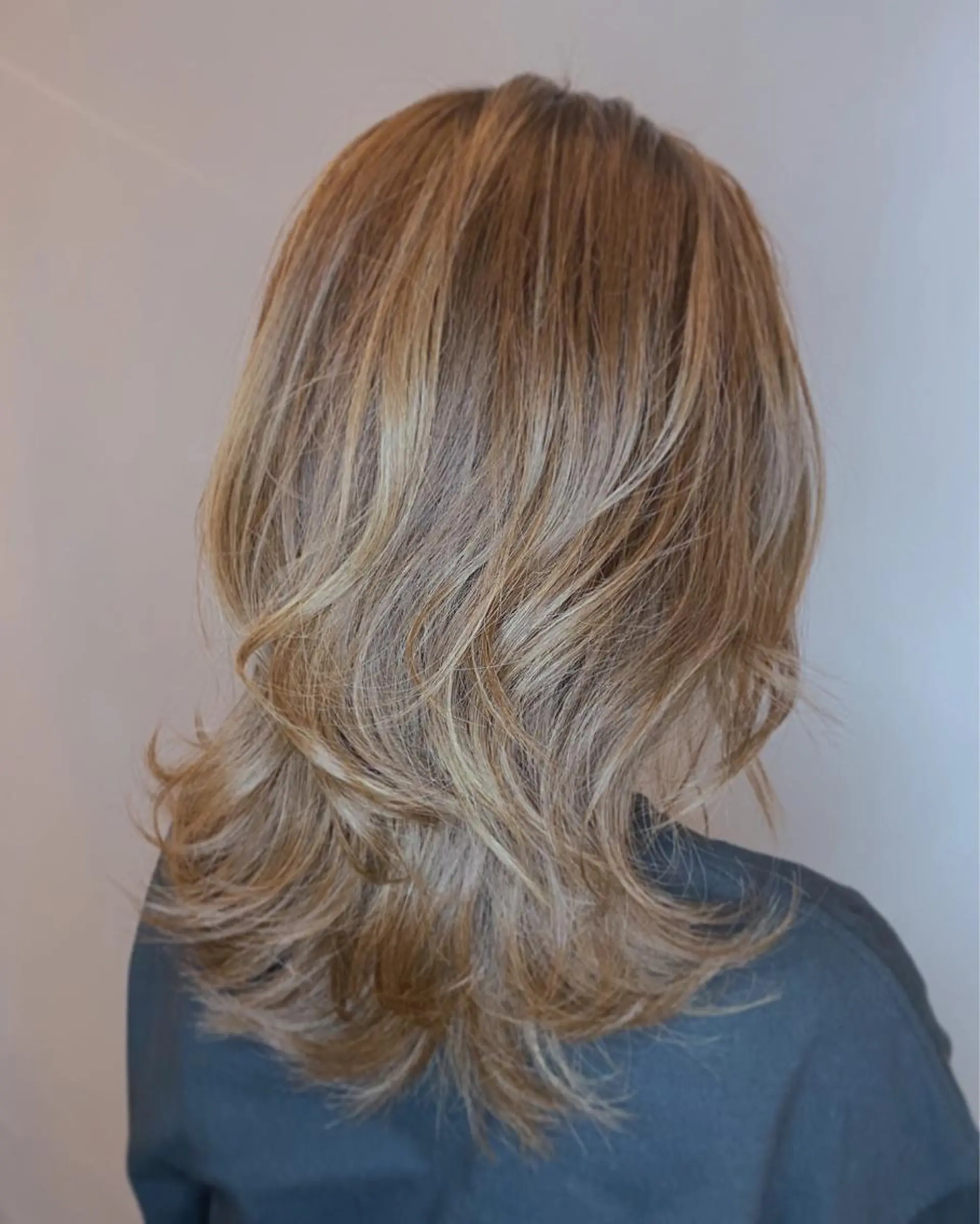 ミディアム SHINKA所属・小倉 愛のヘアスタイル