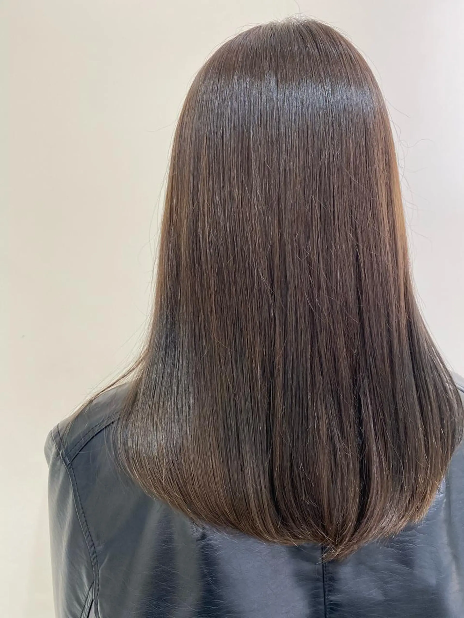 セミロング カラー 銀座メンズ専門🖤 小島奈々のヘアスタイル