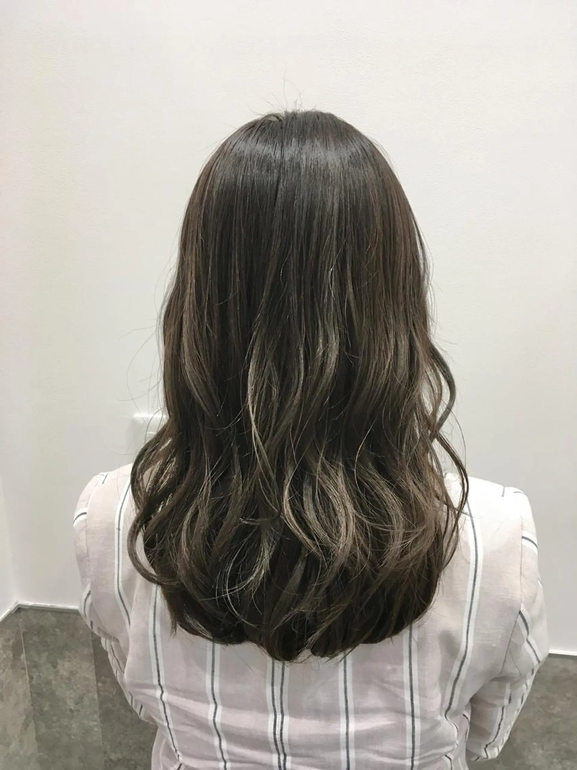 セミロング カラー グレージュ ヘアカラー トリートメント ヘアセット go today shaire salon 本店所属・yoshi ☆のヘアスタイル