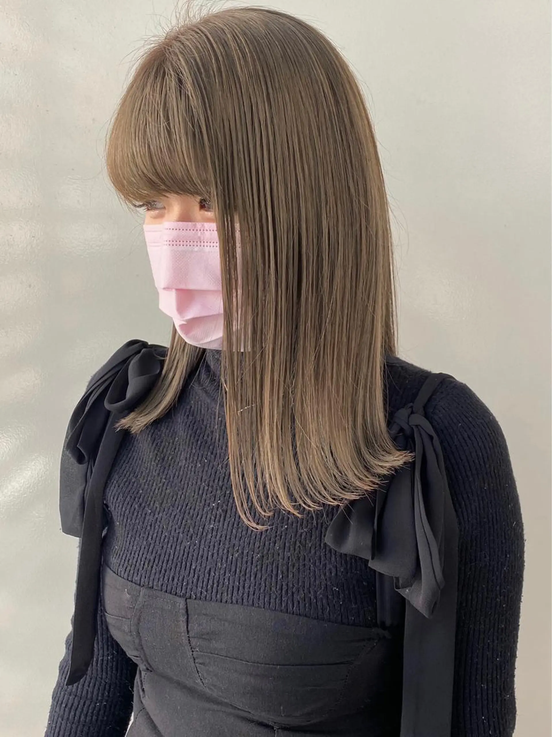 ロング カラー ベージュカラー グレージュ ミルクティーベージュ ミルクティーグレージュ ANNA ／艶髪／ハイトーンのヘアスタイル