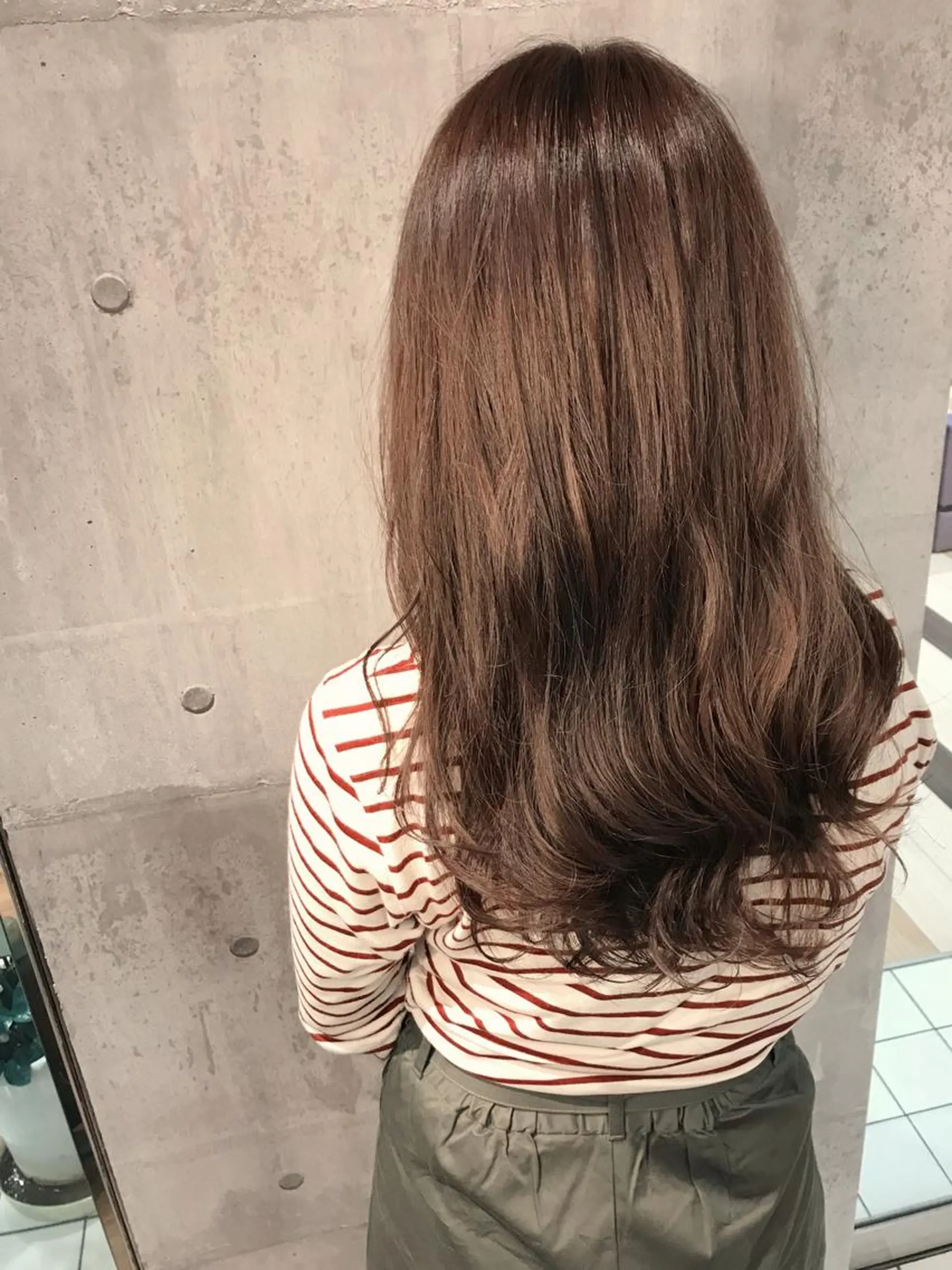 ミディアム カラー 透明感カラー グレージュ ラベンダーカラー ラベンダーグレージュ ラベンダーグレー カット ヘアカラー トリートメント 髪質改善ｶﾗｰ ｹｱﾌﾞﾘｰﾁ/ﾀﾑのヘアスタイル