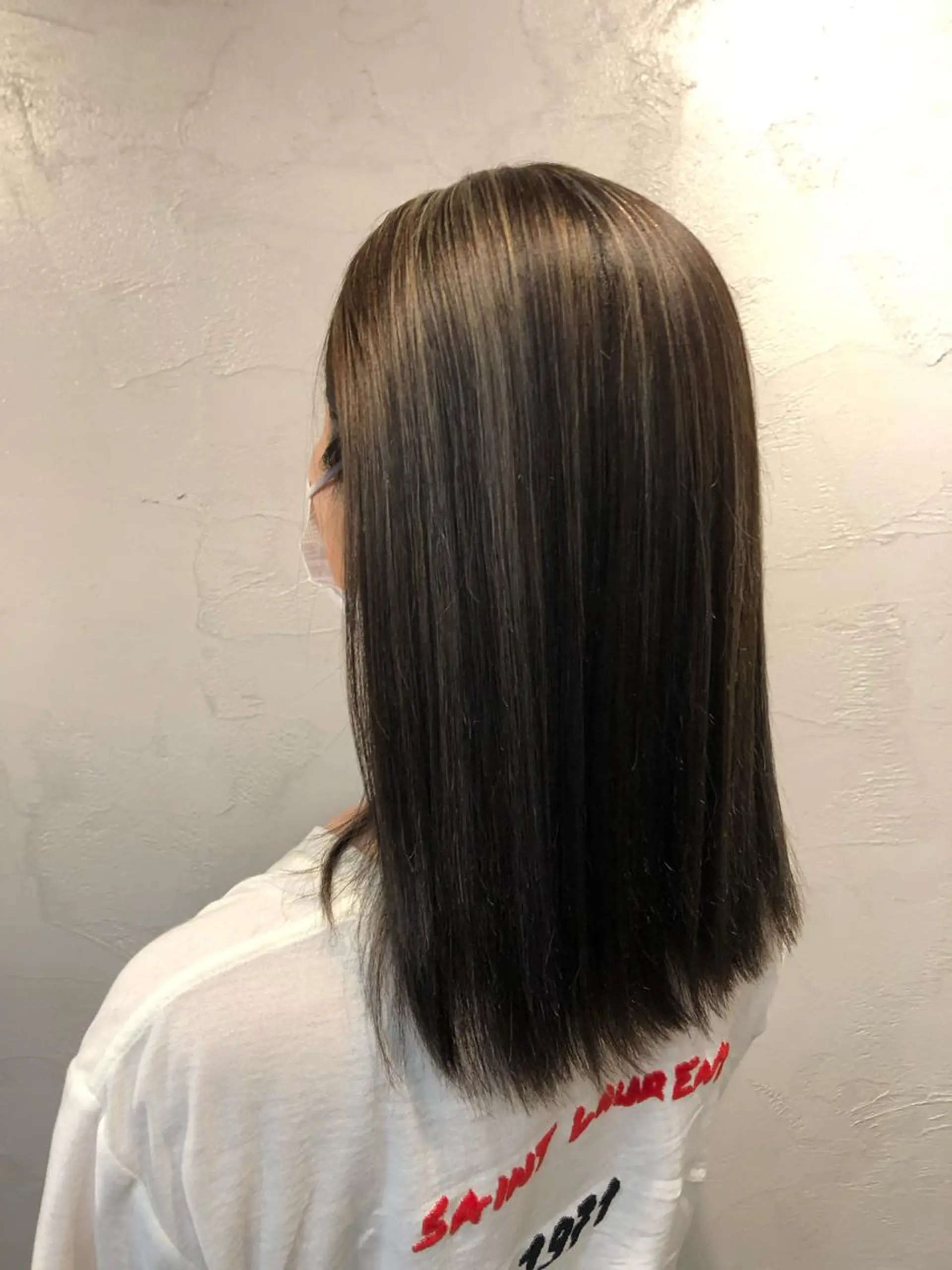 ミディアム カラー ブリーチ グレージュ ハイライトカラー 3Dハイライト ハイライト Bei Licoldo.Atole  ベイリコルド アトリ所属・ブリーチ、縮毛 髪質改善　宮城一真のヘアスタイル