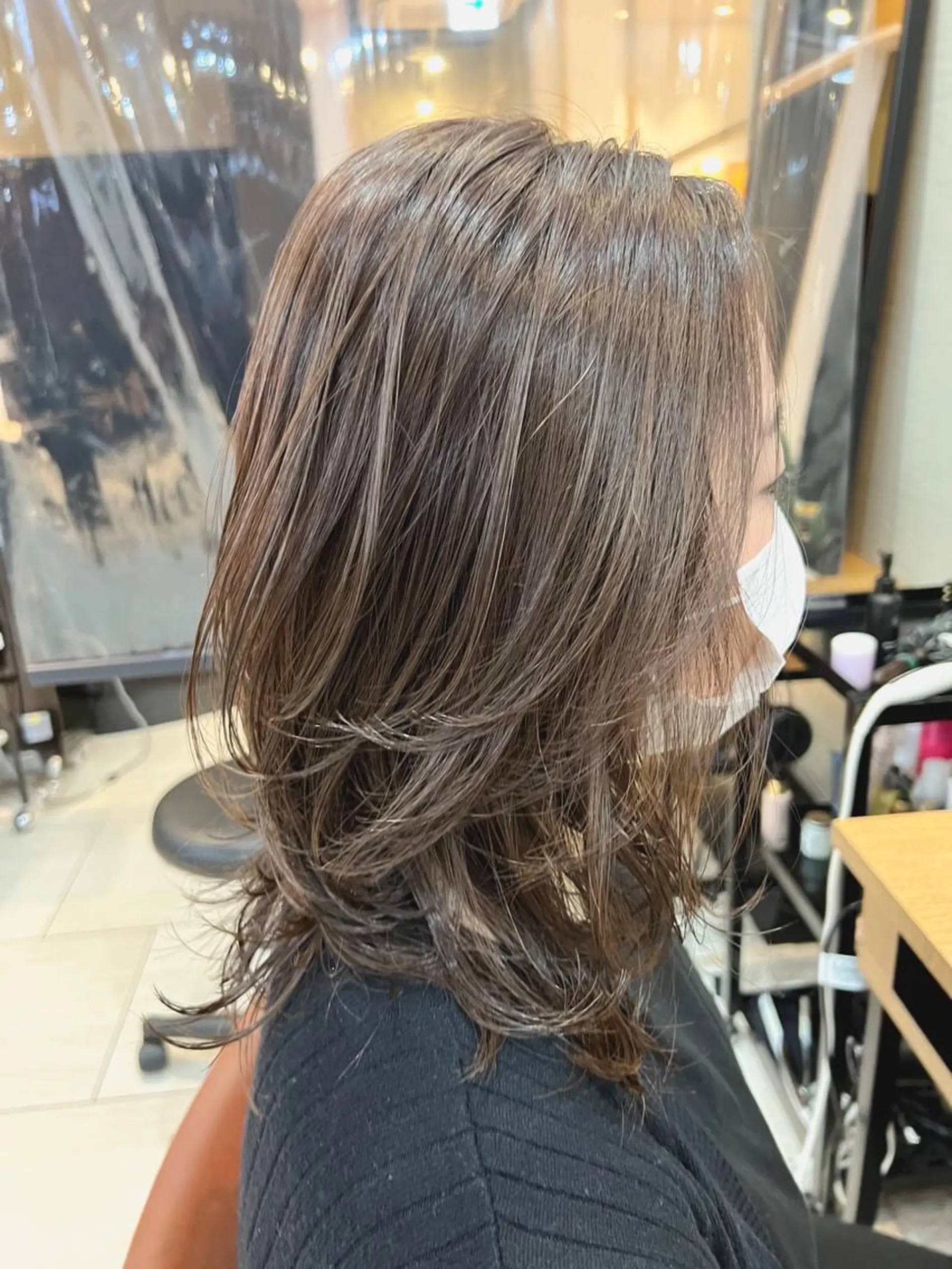 ミディアム カラー グレージュ ハイライトカラー ハイライト カット パーマ メンズカット曲がる 縮毛矯正佐々木タクマのヘアスタイル