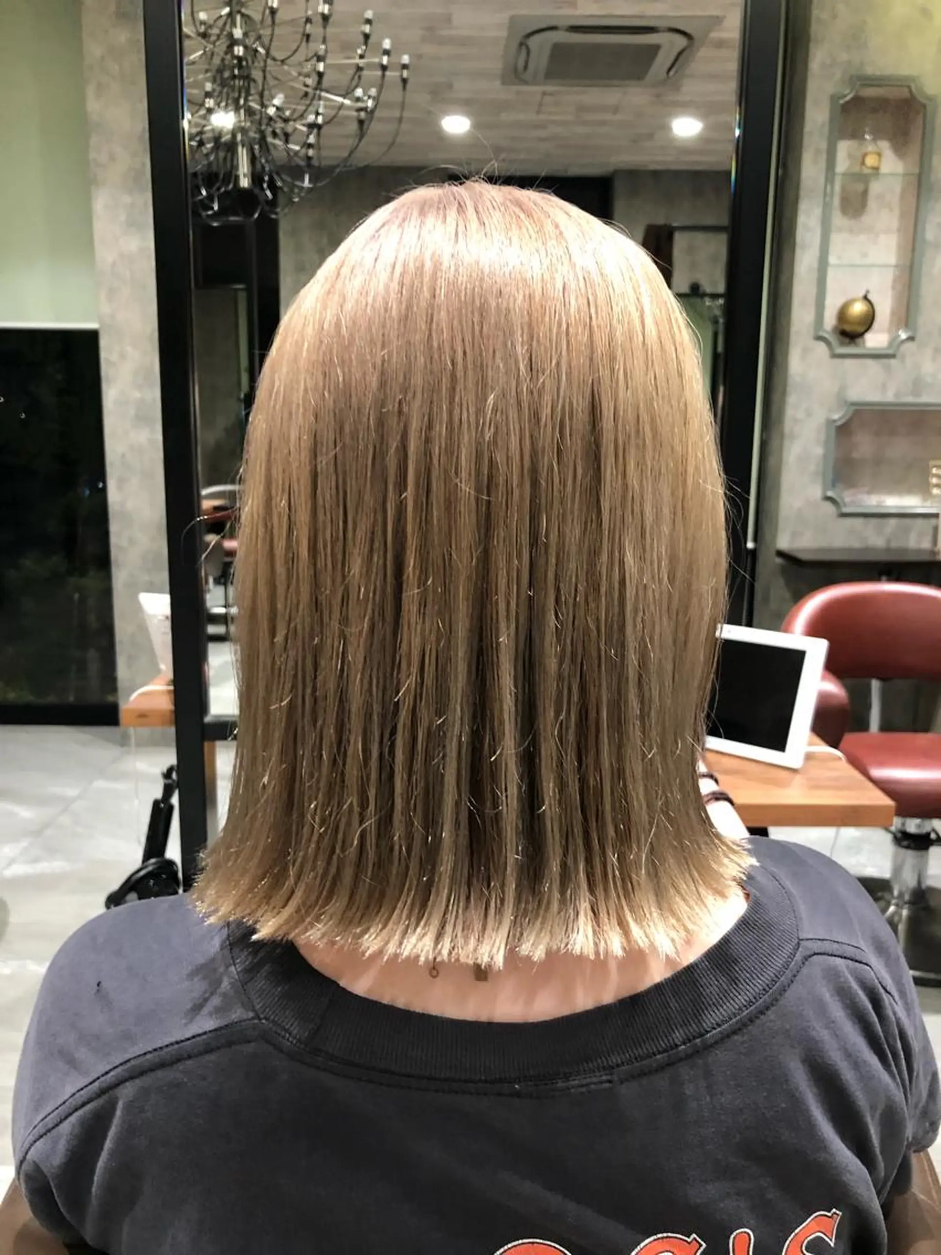 ミディアム カラー ベージュカラー ダブルカラー ミルクティーベージュ シャドールーツ earth　深川愛実のヘアスタイル