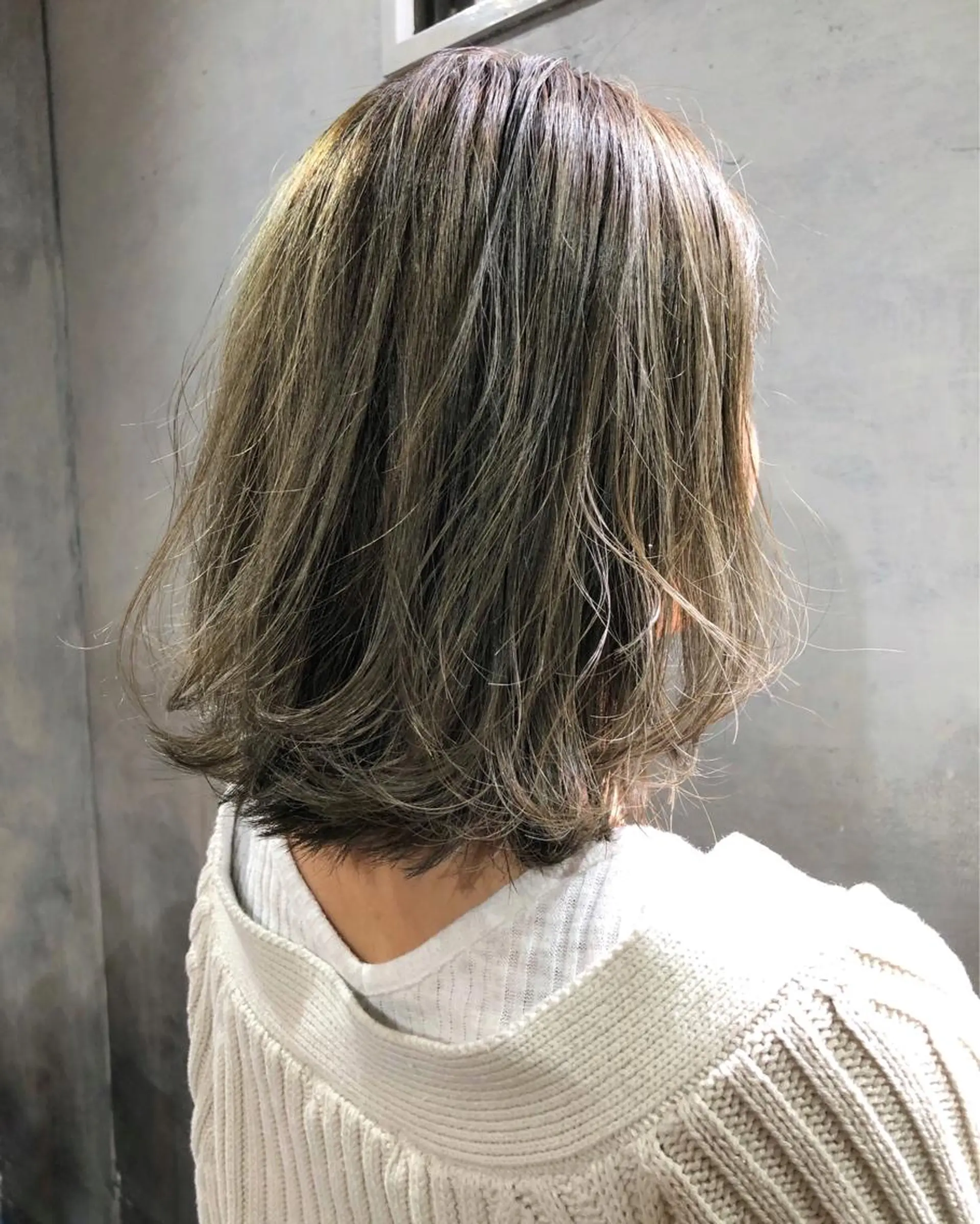 ミディアム カラー 透明感カラー ハイライトカラー ハイライト ヘアカラー ツキノキ ミナのヘアスタイル