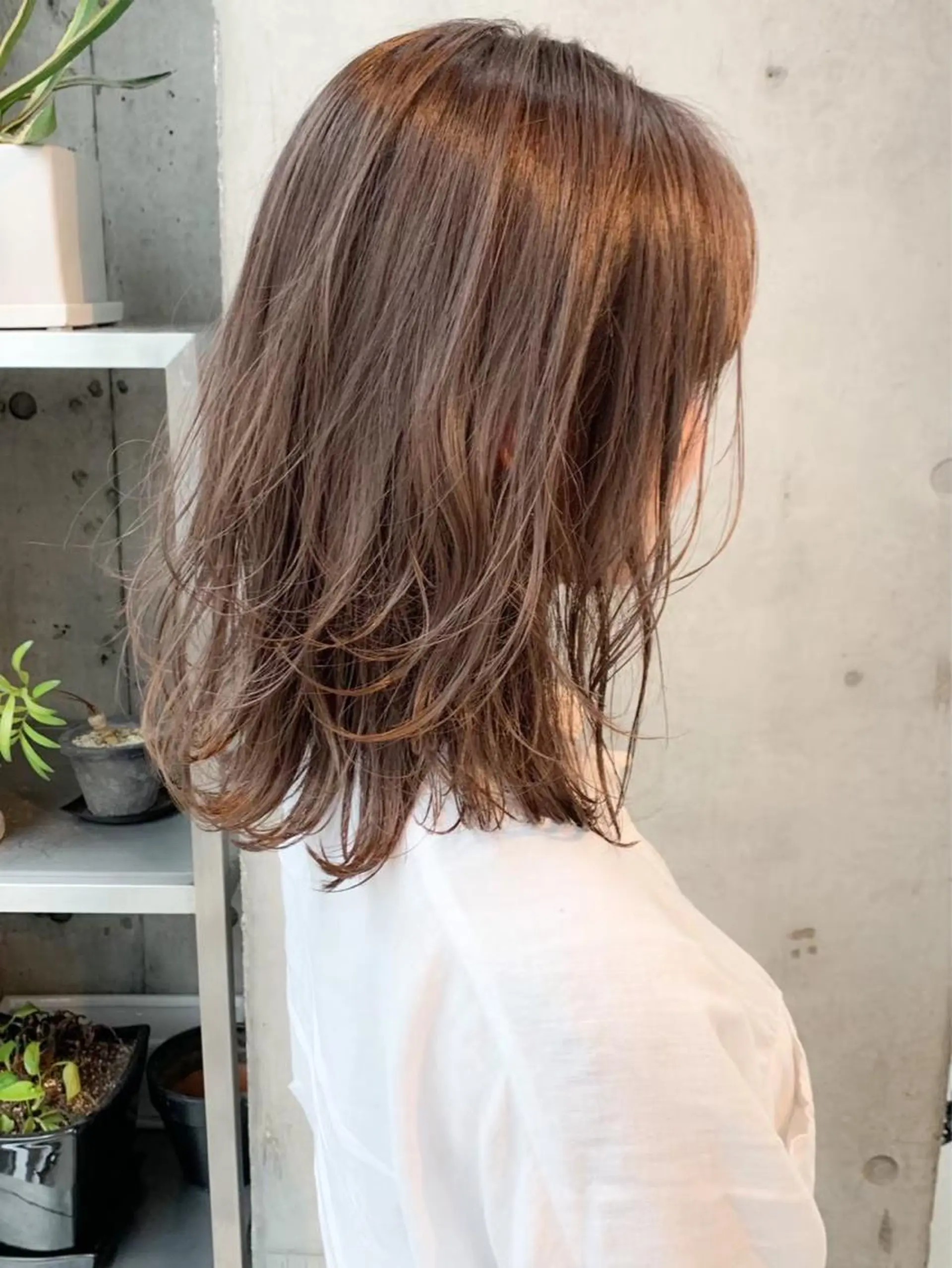 ミディアム カラー ベージュカラー ブリーチ グレージュ ラベンダーカラー ミルクティーベージュ カット ヘアカラー トリートメント 透明感カラー 大人グレージュ有村のヘアスタイル