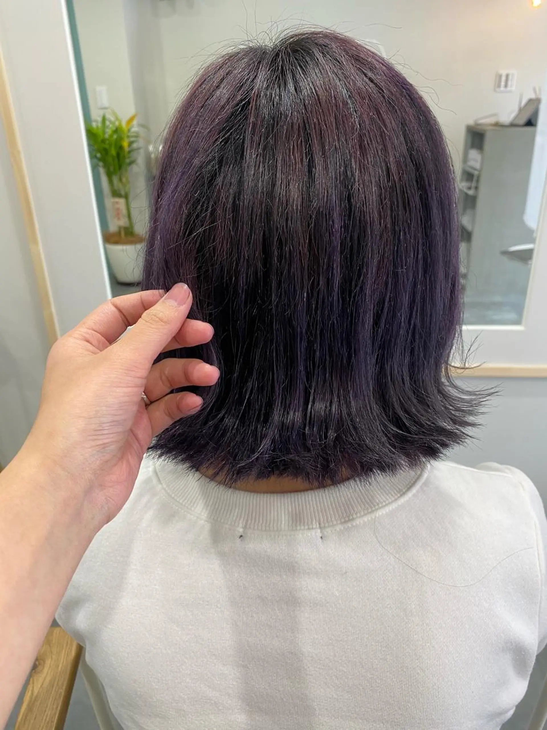 カラー 黒髪 ブリーチ シルバー 【coco.】hair所属・カジカワサキ/髪質 改善/クロスパーマのヘアスタイル