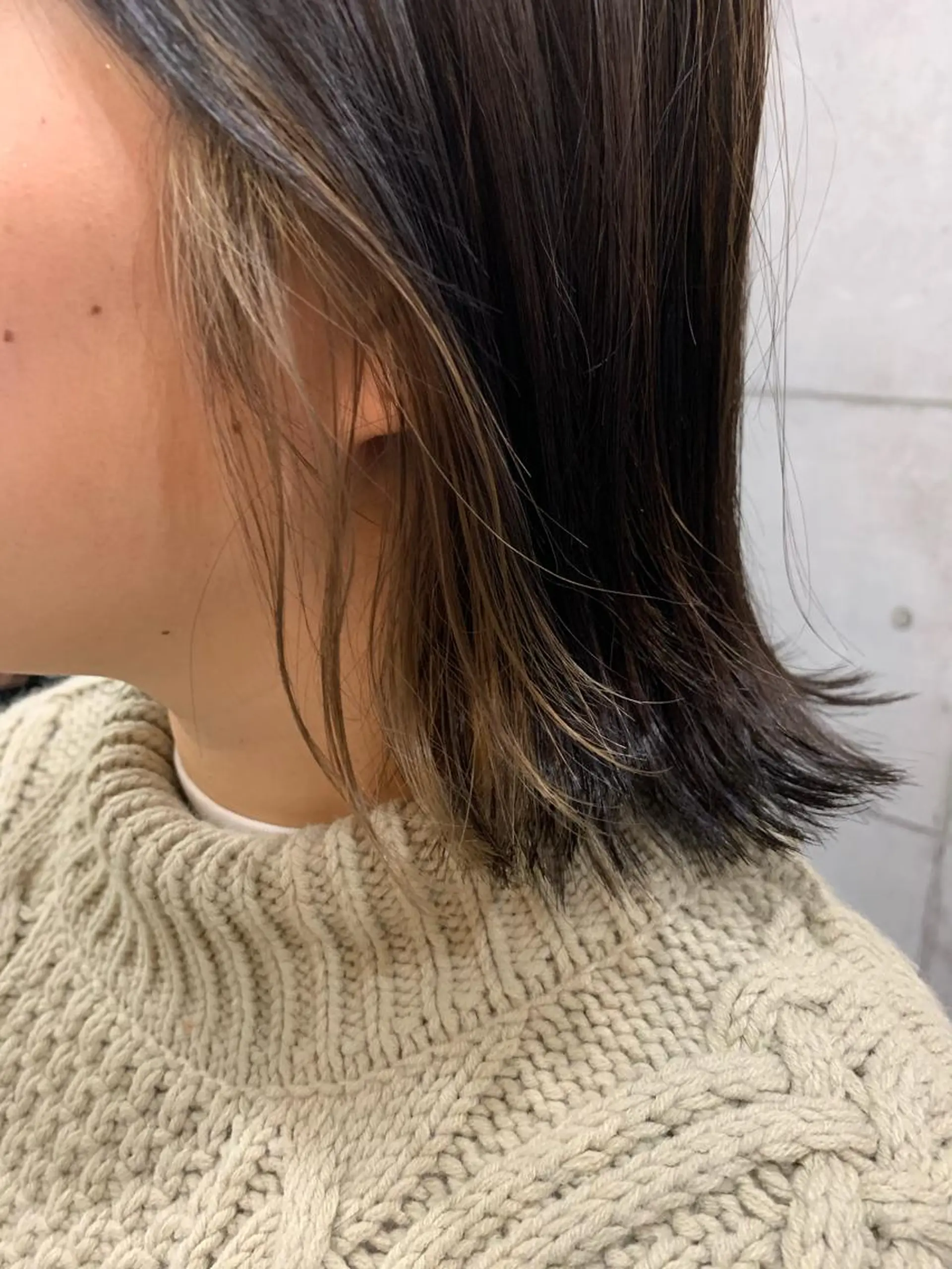 ミディアム カラー イヤリングカラー ヘアカラー トリートメント ヘアセット 髪質改善色素改善特化 keiのヘアスタイル