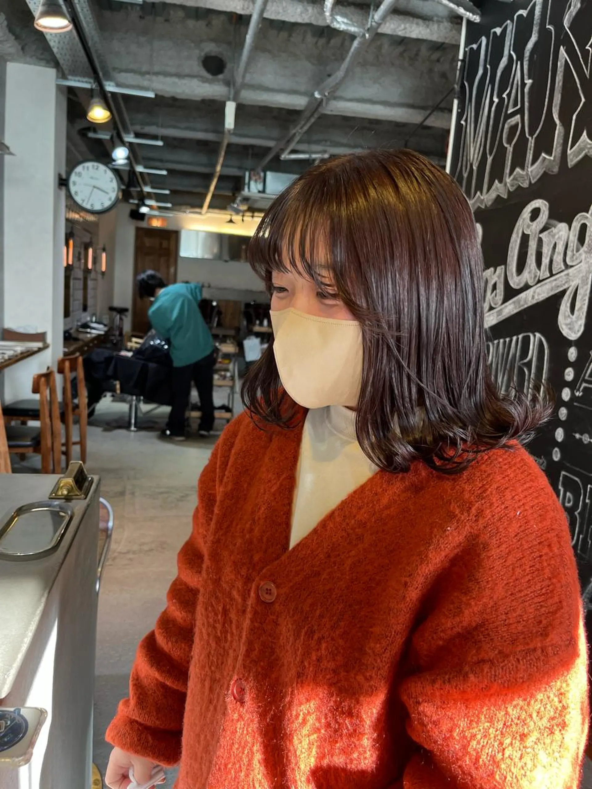 セミロング the OSCAR所属・韓国ヘアスタイリスト Harukaのヘアスタイル