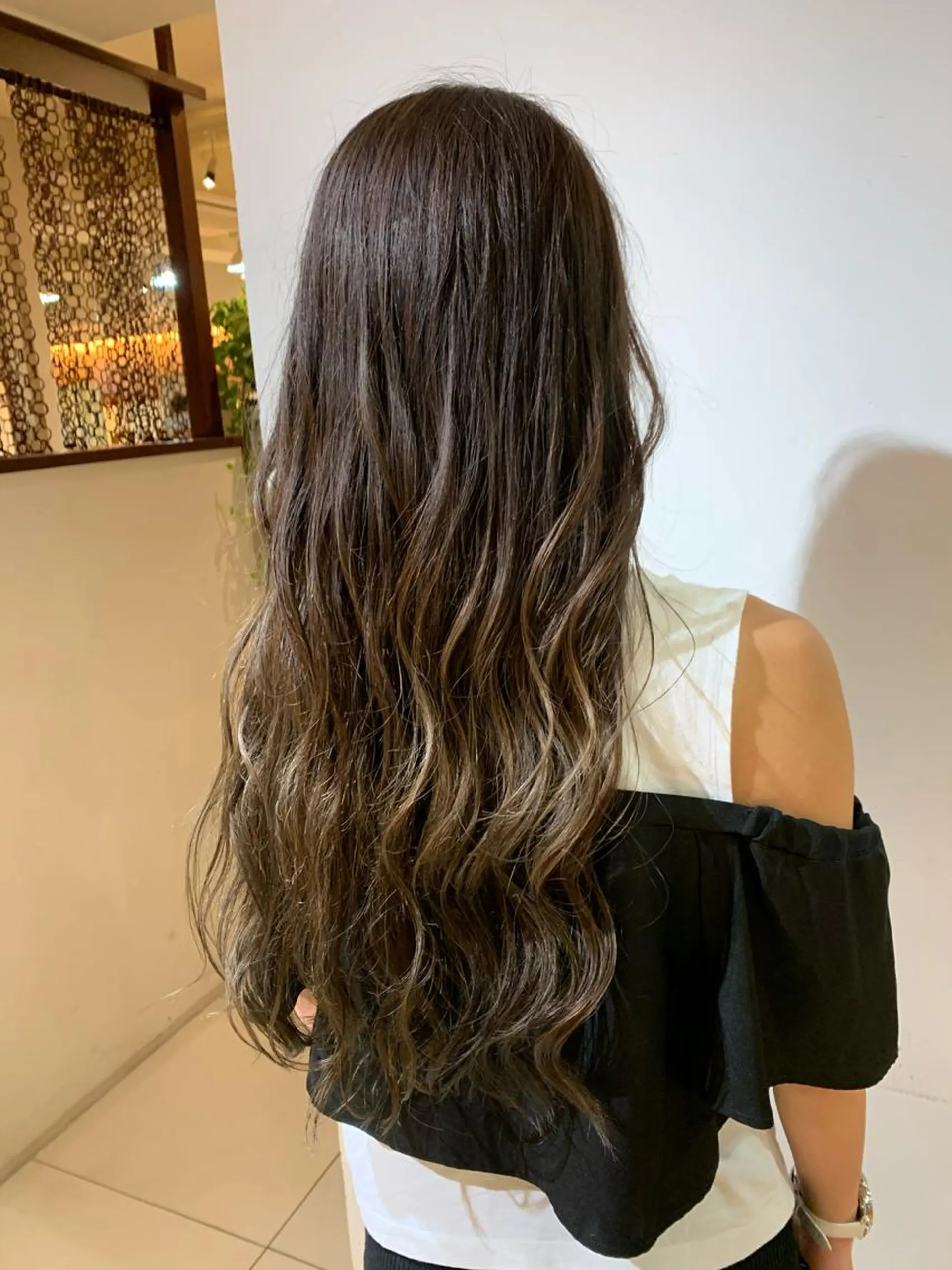 ロング 3Dハイライト ハイライト 菅原リキヤ くびれレイヤーヘアのヘアスタイル