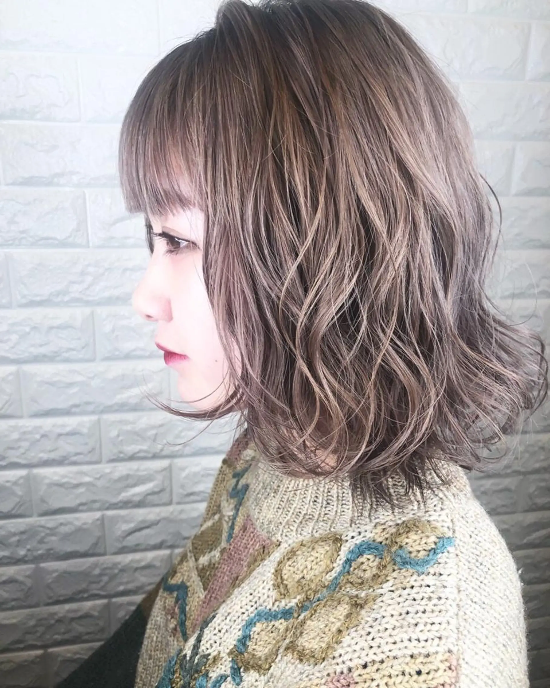 ショート カラー グレージュ シルバー シルバーグレージュ 西本 夏美のヘアスタイル