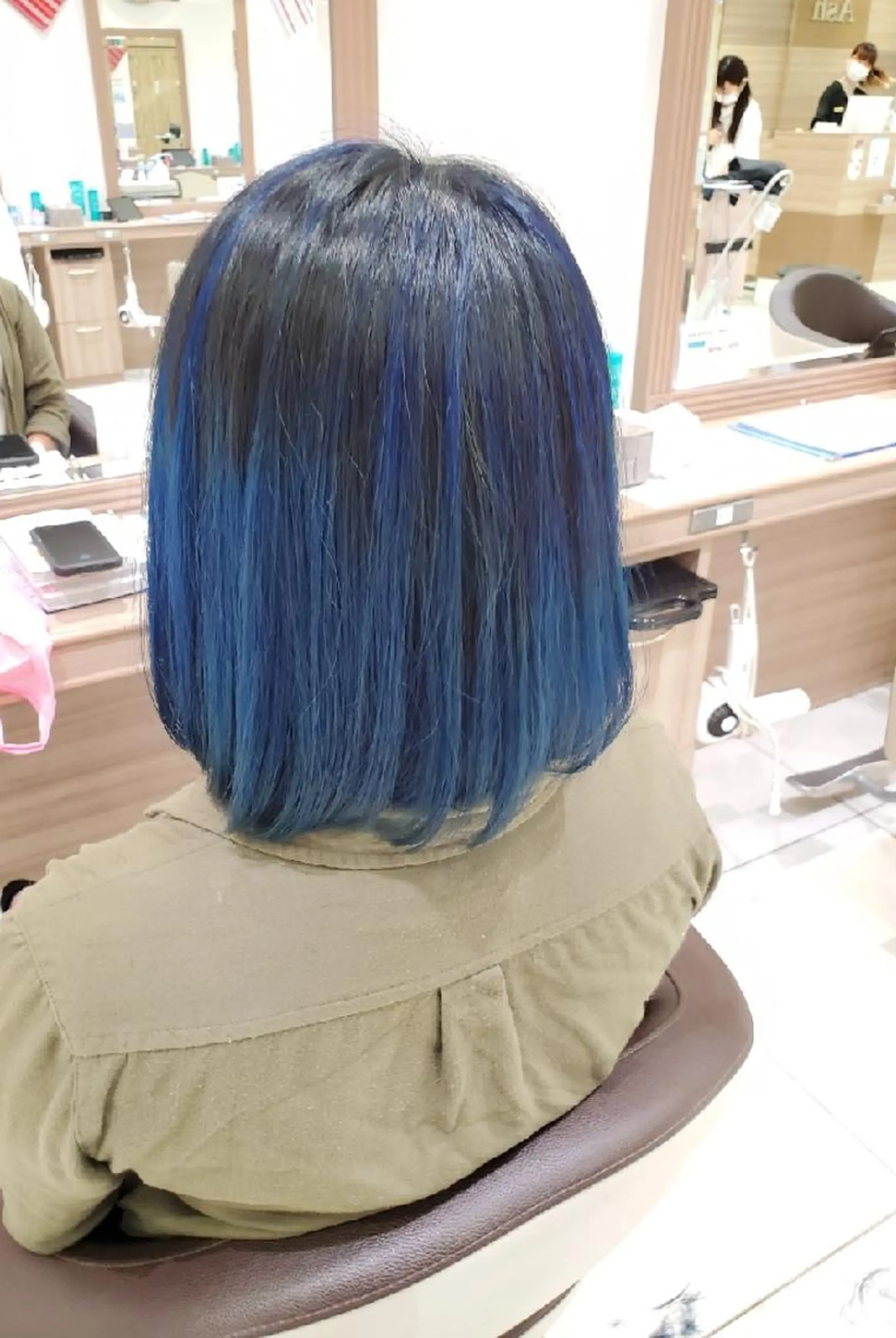 ミディアム カラー バレイヤージュ ブリーチ ブルーカラー イルミナカラー レイヤーカット 中村 和貴のヘアスタイル