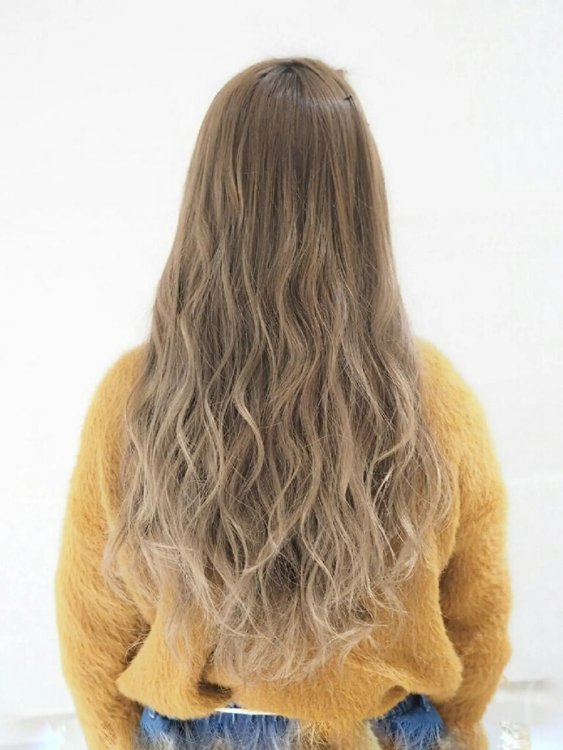 ロング カラー ブリーチ グラデーションカラー グレージュ Luxian所属・辻 竜也　のヘアスタイル