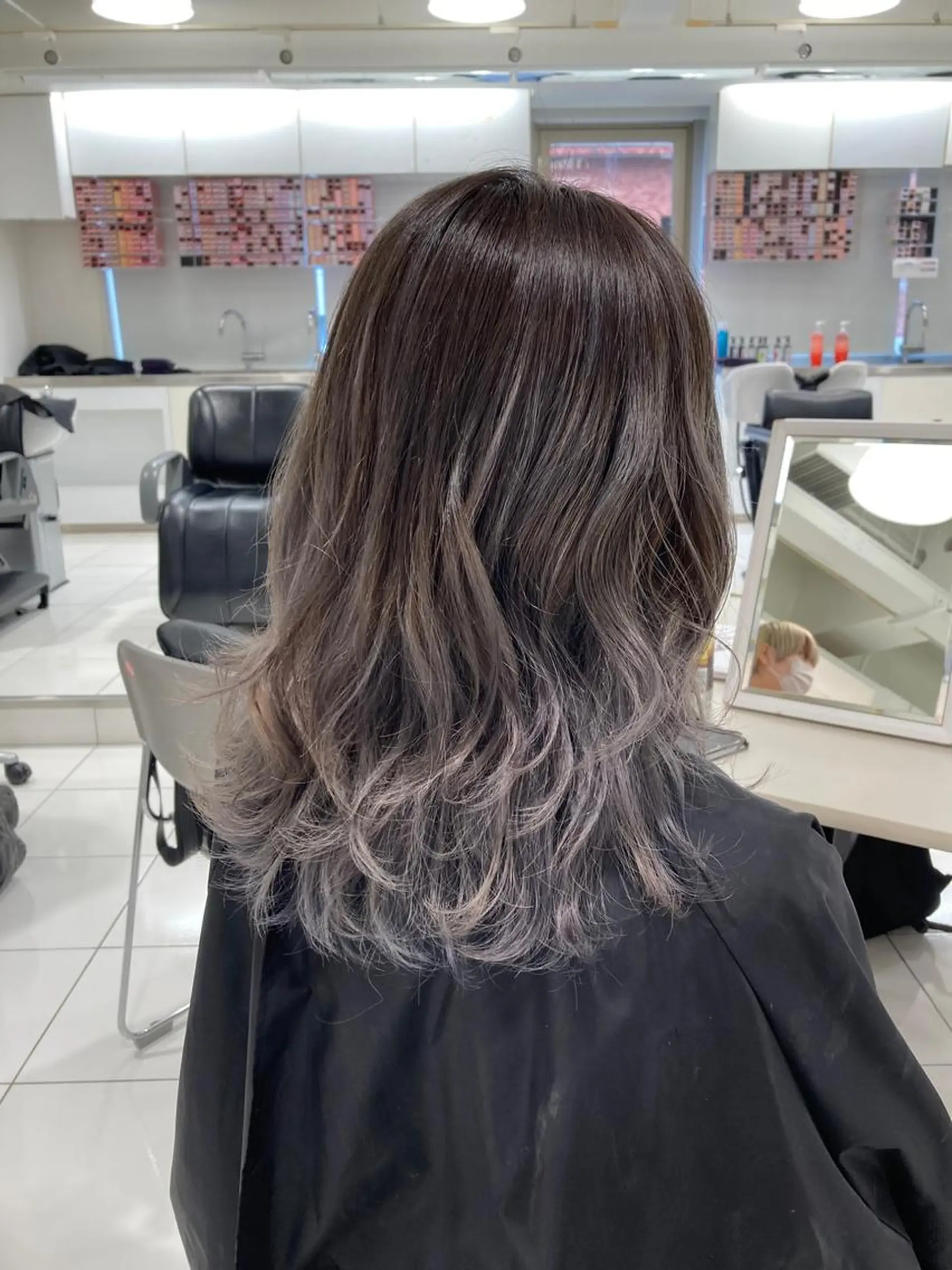 セミロング カラー ヘアアレンジ バレイヤージュ シルバー レイヤーカット カット ヘアカラー 🧶ブリーチカラー TERU🧶のヘアスタイル