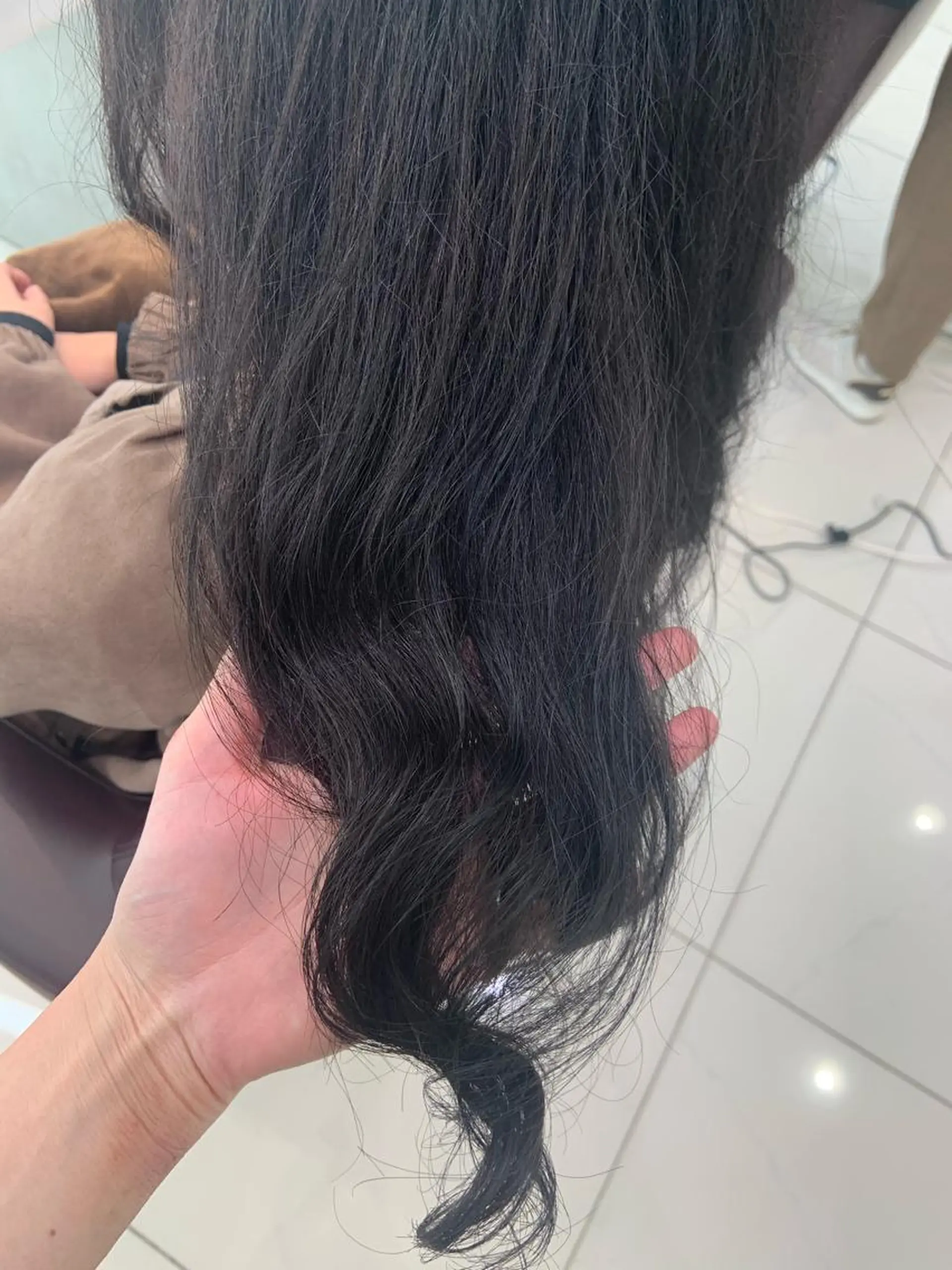 ロング カラー パーマ ヘアアレンジ 黒髪 ブルーカラー ブルーブラック デジタルパーマ カット トリートメント ハイトーンカラー🤍 山下 優華のヘアスタイル