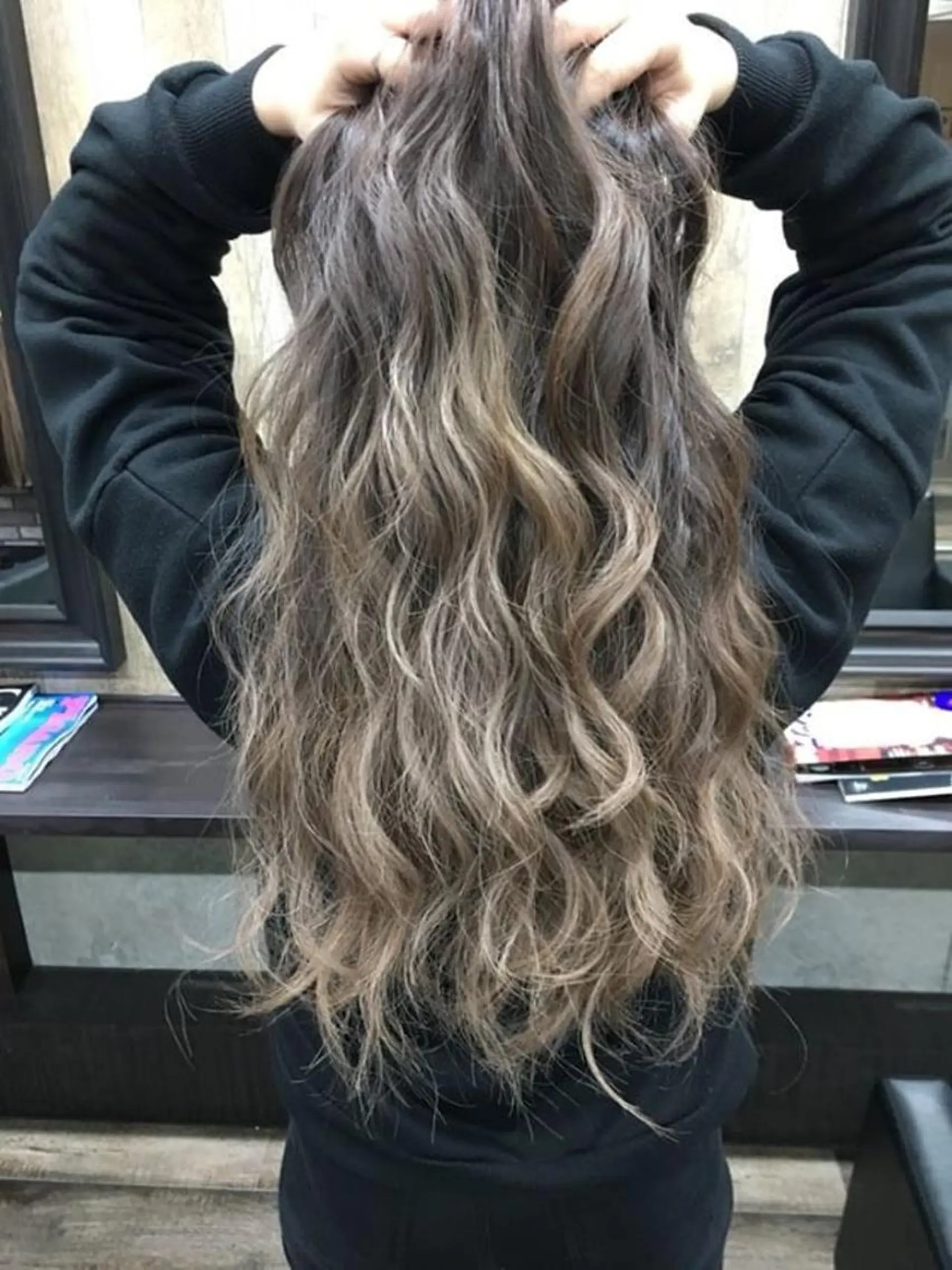 ロング カラー ブリーチ ブロンド グラデーションカラー ヘアカラー トリートメント FUNIC横浜店所属・渡辺 勇大のヘアスタイル