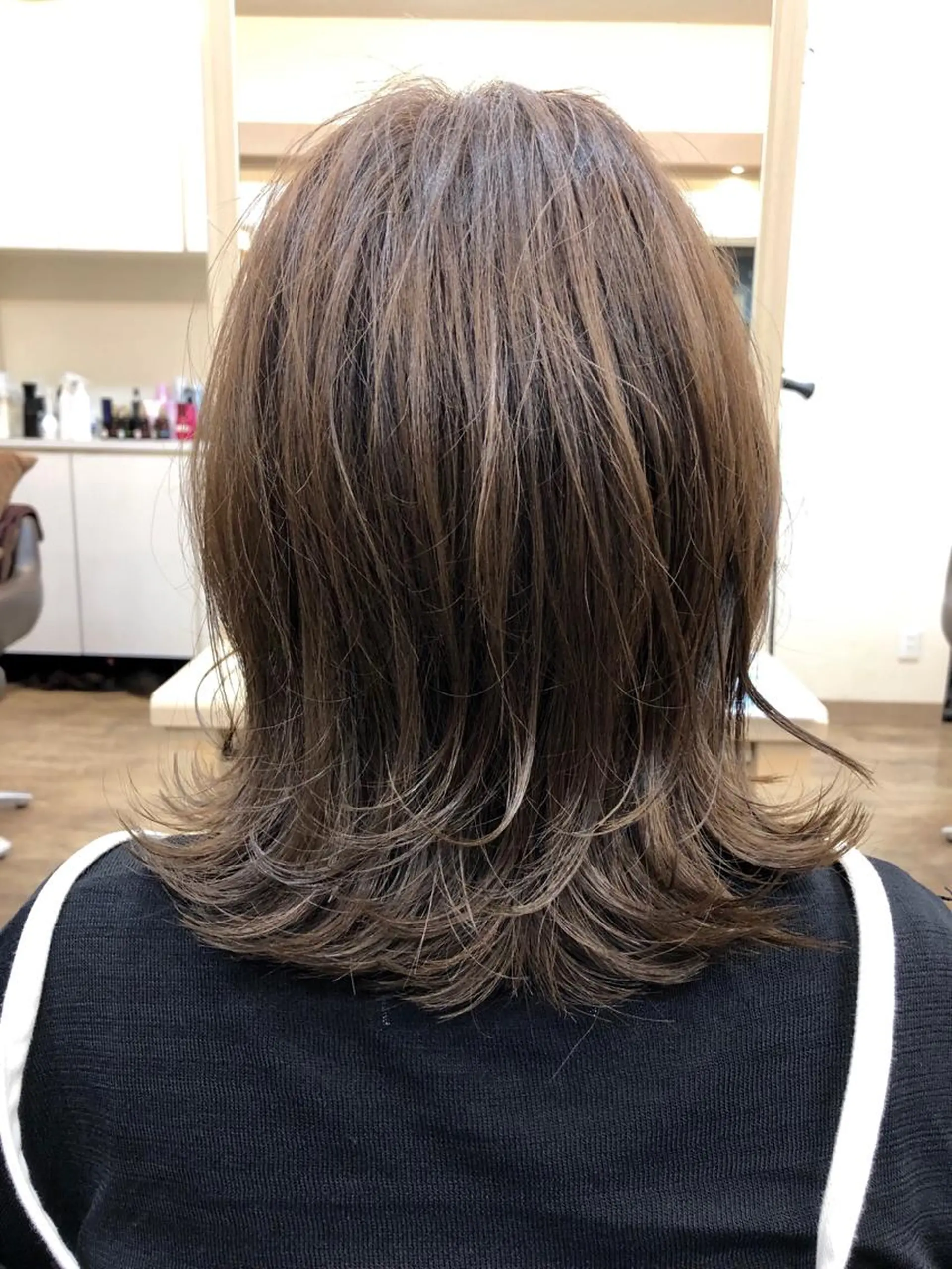 ミディアム カラー グレージュ 外ハネヘア 尚平 40代からの 髪質改善専門のその他イメージ