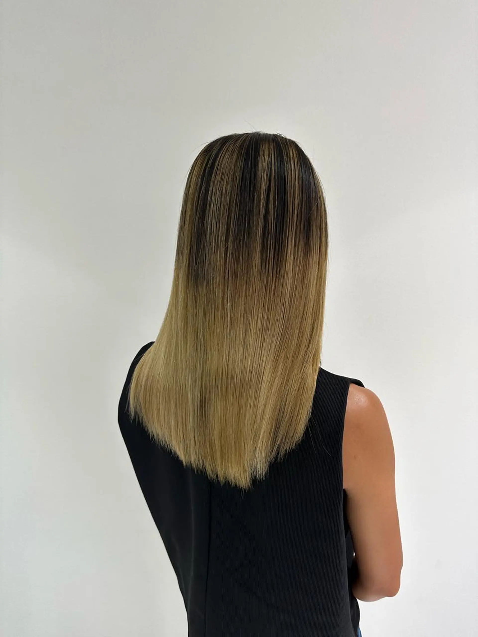 セミロング くせ毛 ハイライト レイヤーカット 縮毛矯正 縮毛矯正 トリートメント 安井　昴 💫ブリーチ縮毛矯正のヘアスタイル