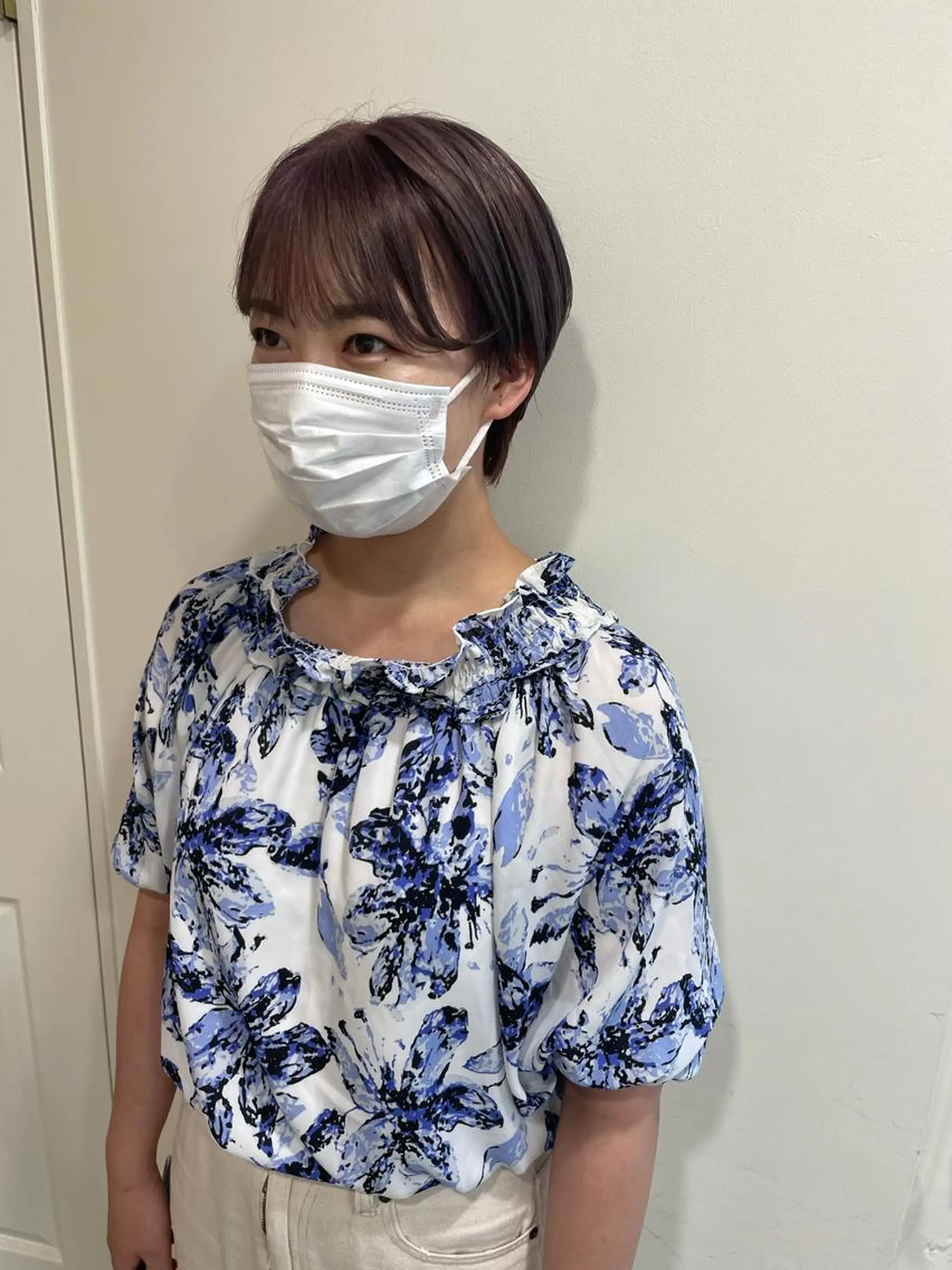 ショート カラー MIOベージュカラー 柔らかいカラーのヘアスタイル