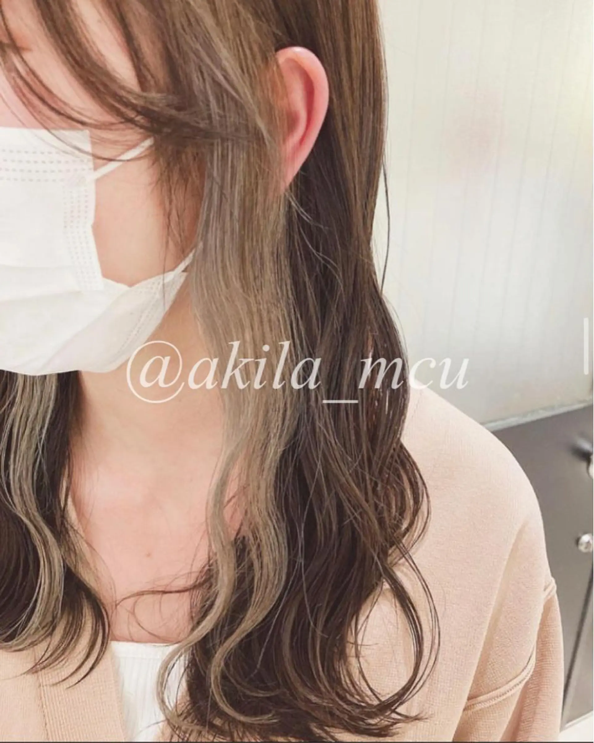 ロング カラー ヘアアレンジ ベージュカラー ブリーチ ブルーカラー イヤリングカラー グレージュ エグチ アキラのヘアスタイル