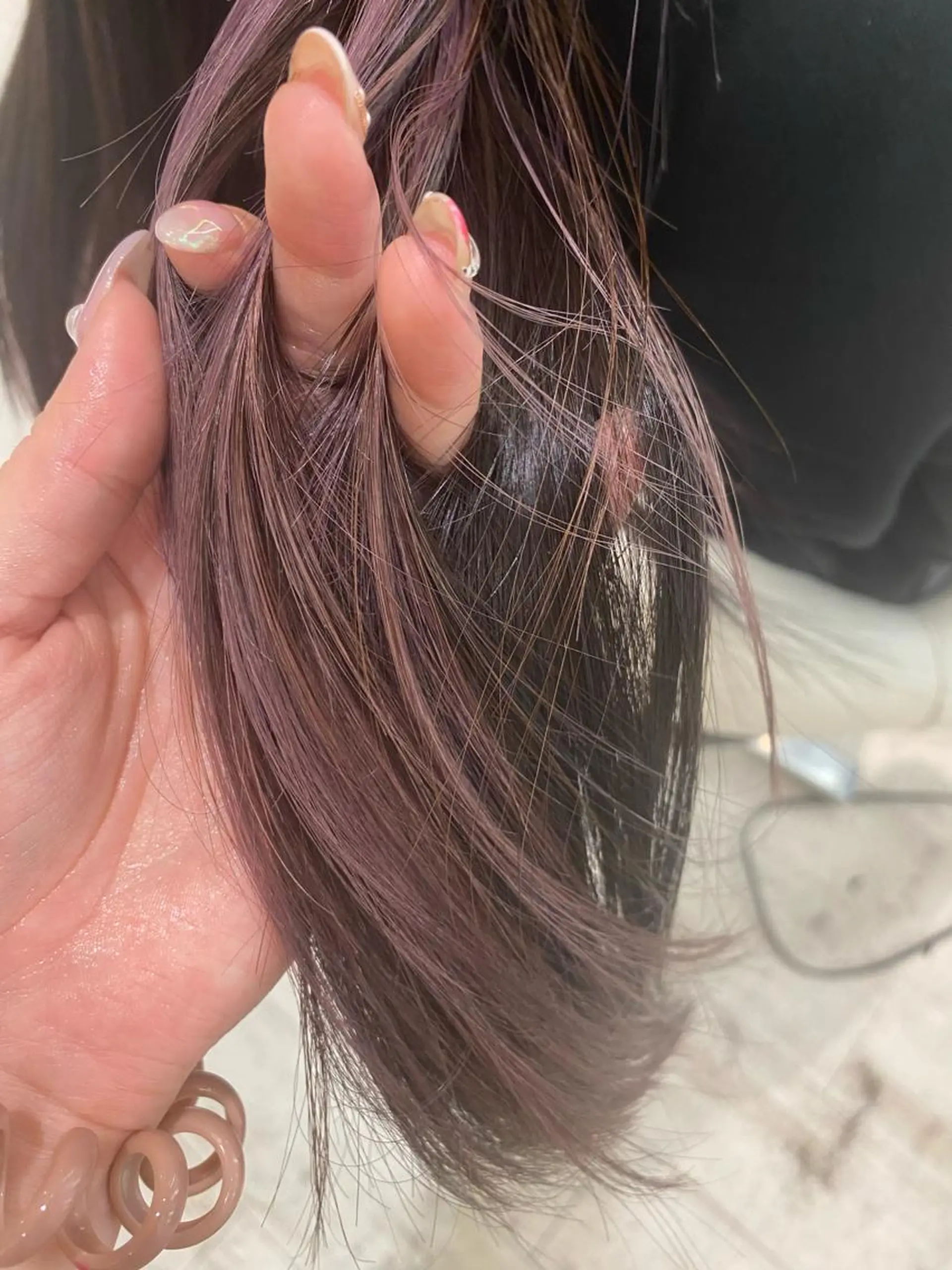 ロング カラー インナーカラー ラベンダーカラー ピンクカラー ピンクラベンダー ベージュ/インナー カラー🤍Rieのヘアスタイル