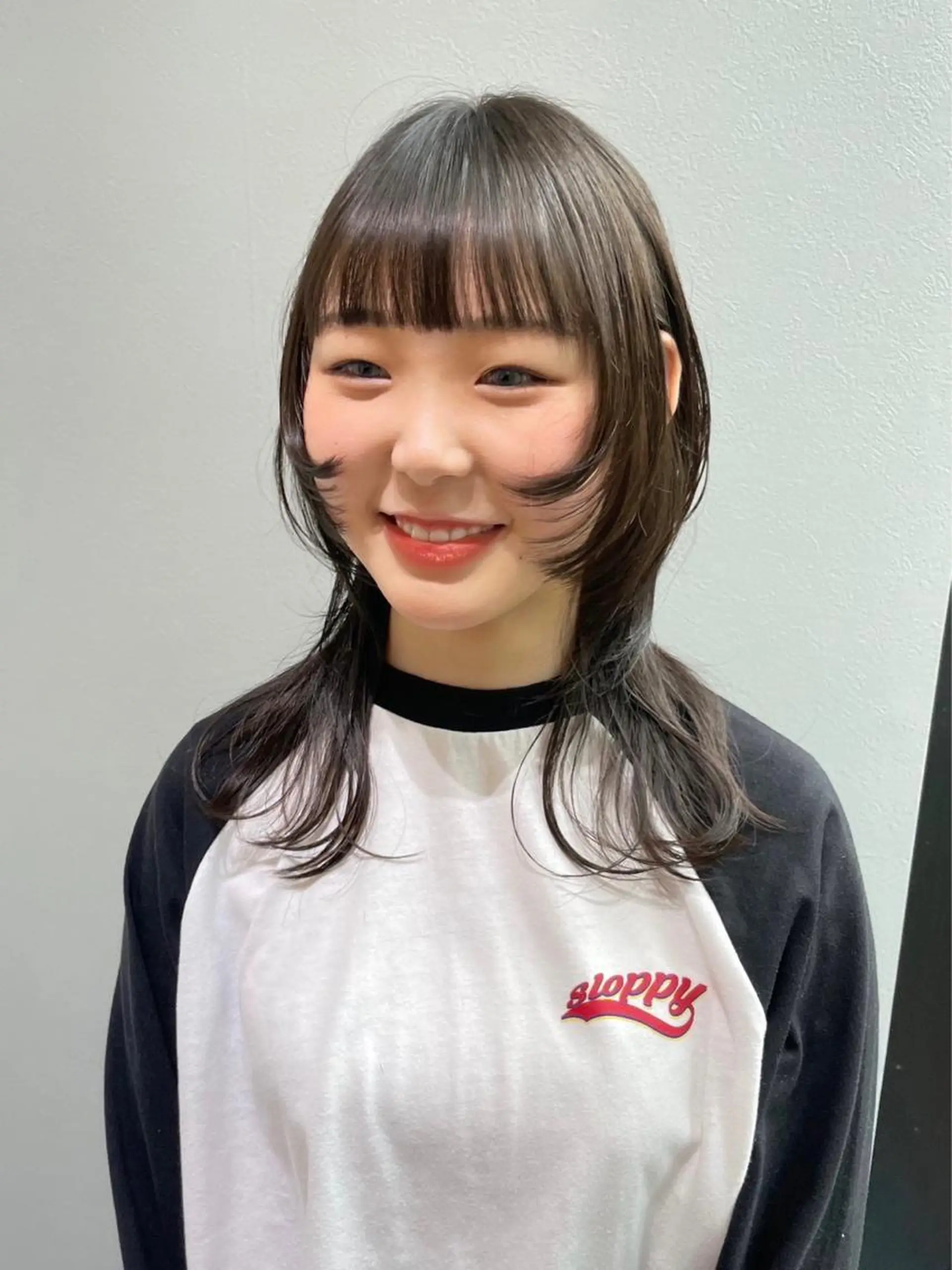 ミディアム 岸本 理希のヘアスタイル