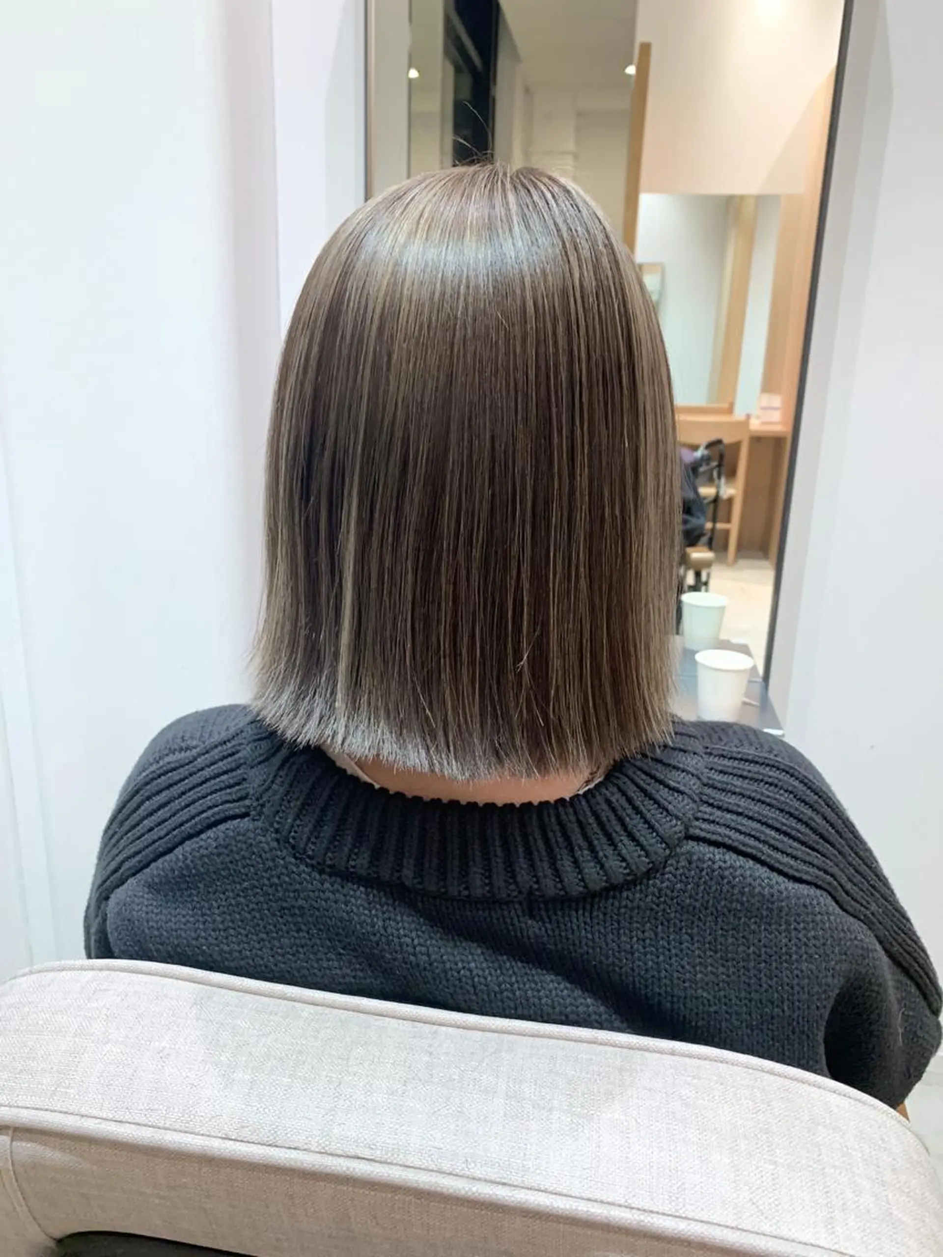 ショート カラー ヘアアレンジ 切りっぱなしボブ ハイライトカラー ボブ ハイライト ヘアカラー トリートメント yuka .のヘアスタイル