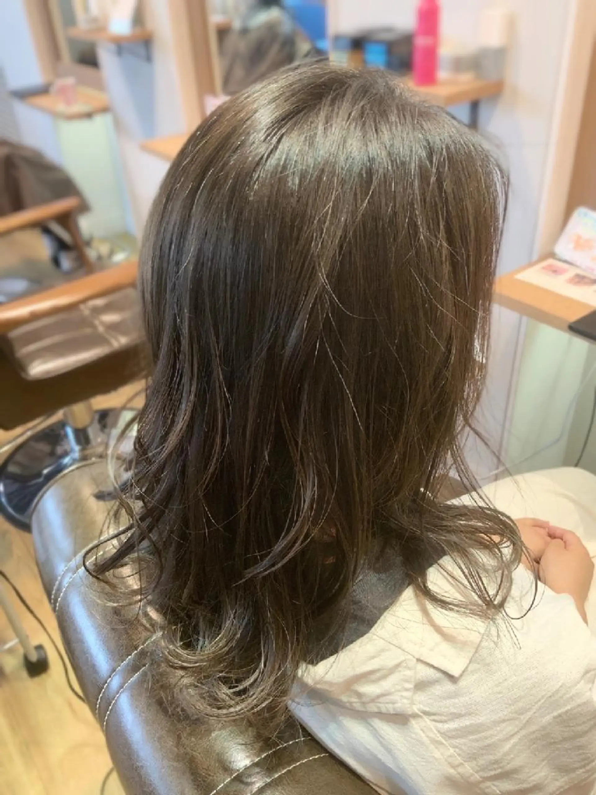 カラー アッシュ ベージュカラー ブリーチ 透明感カラー ブリーチなしカラー ヘアカラー トリートメント 堀 望美のヘアスタイル