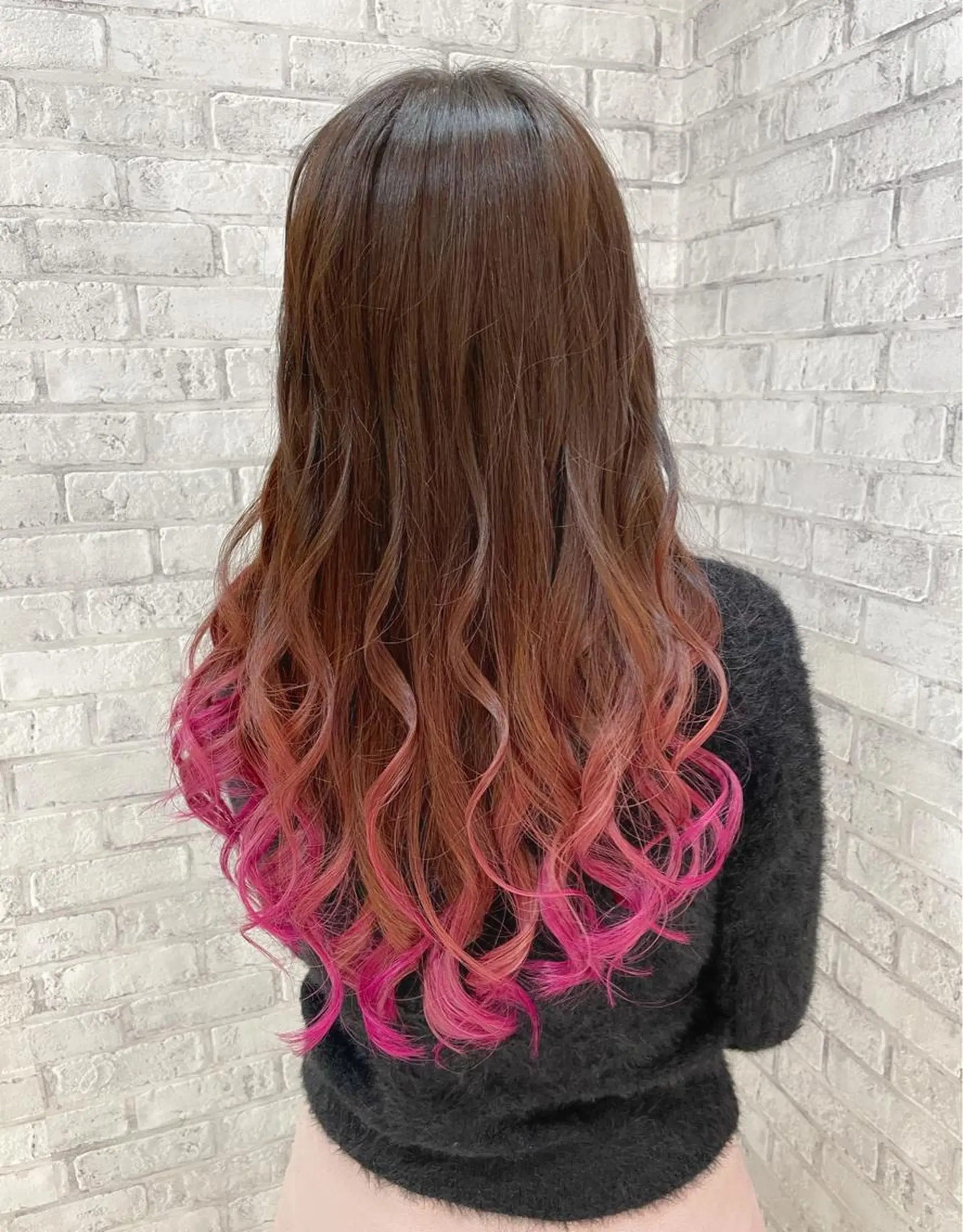 ロング カラー ヘアアレンジ ブリーチ グラデーションカラー ピンクカラー 秋山 幸太のヘアスタイル