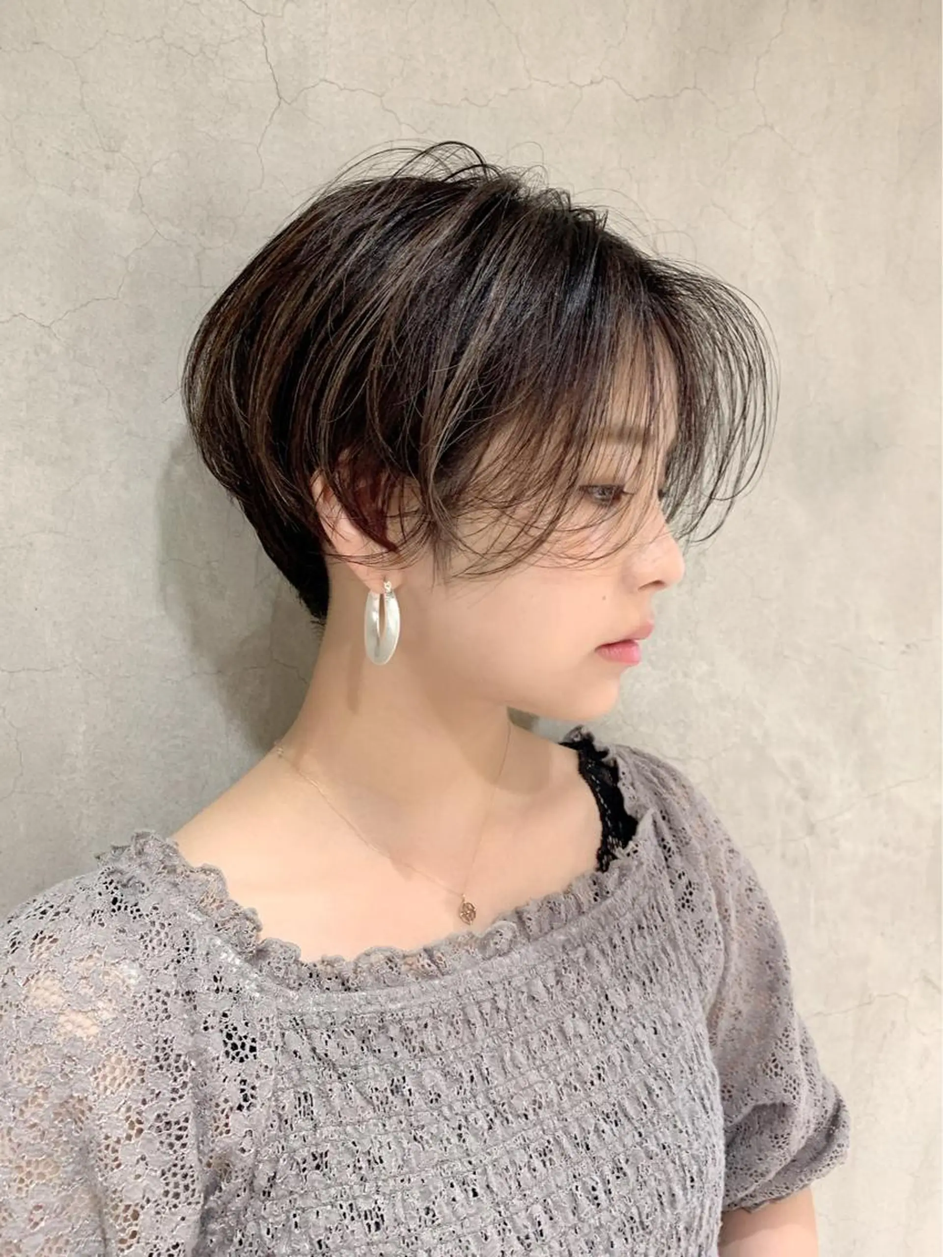 ショート 丸みショート ボブ 髪質改善 韓国風ヘア シースルーバング カット ヘアカラー トリートメント 🌹ハッシュカット、 レイヤー韓国ヘア🌹のヘアスタイル