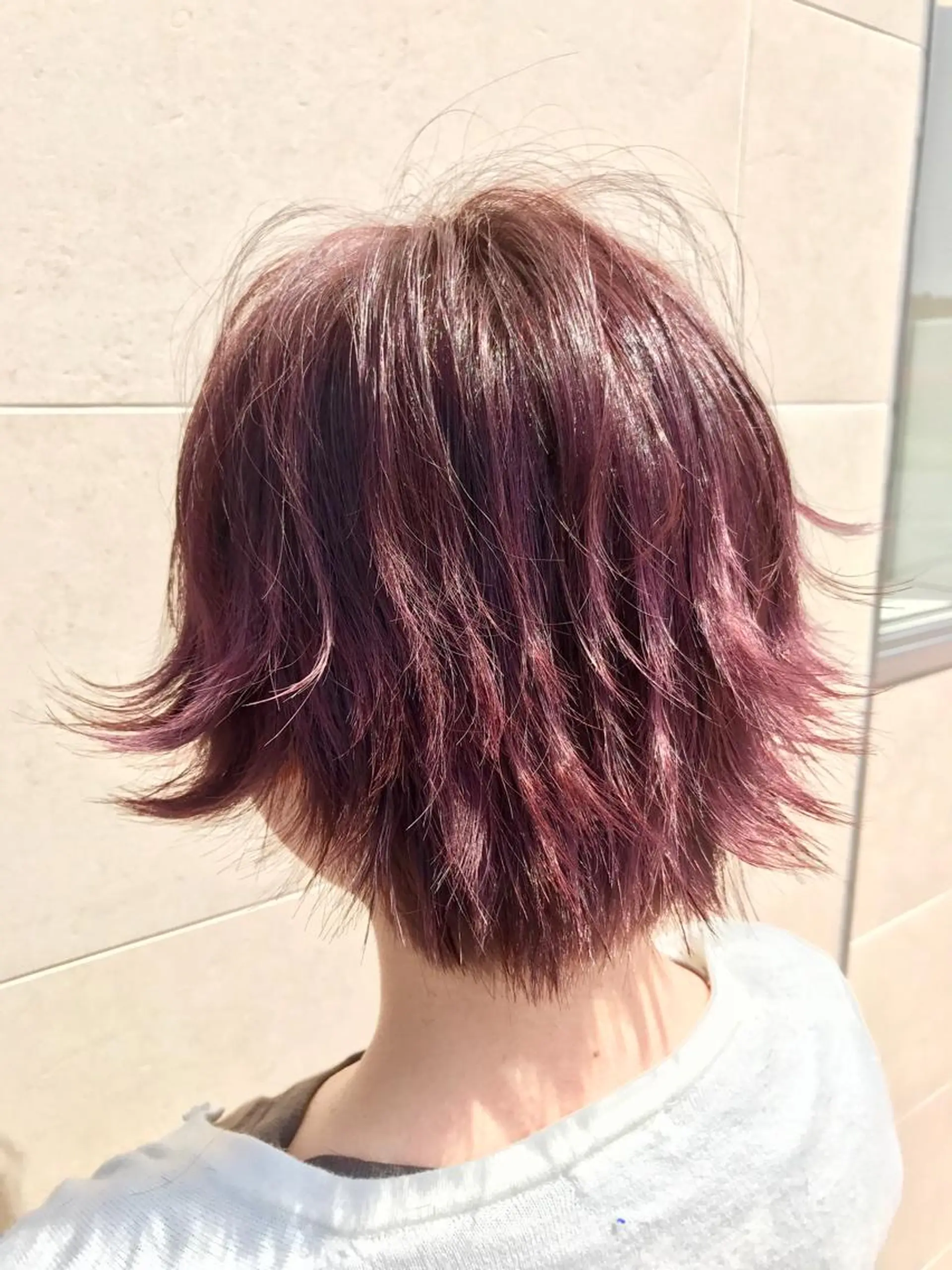 ショート パープルカラー 外ハネヘア slow所属・名取 純平のヘアスタイル