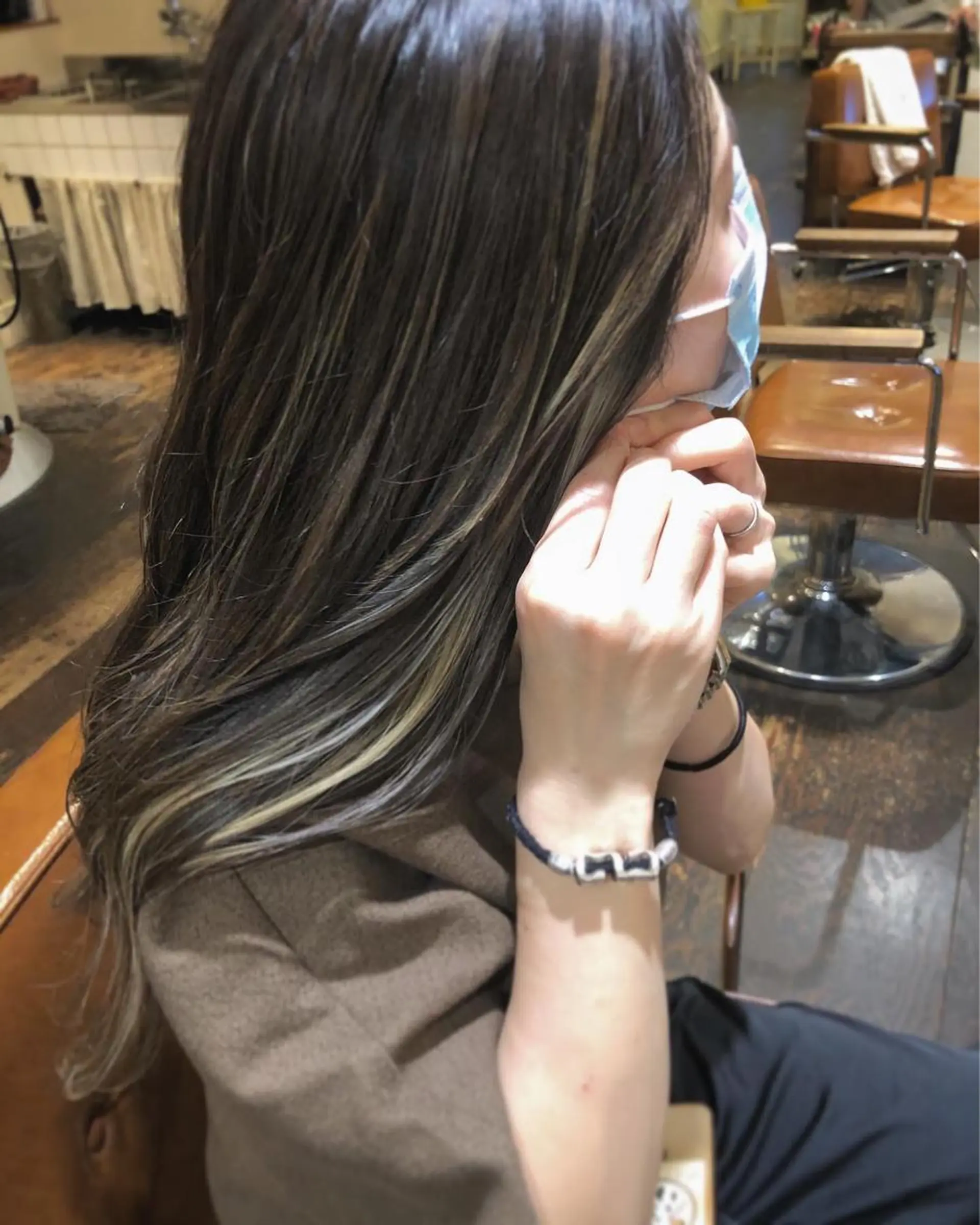 ロング カラー ブリーチ ハイライトカラー ハイライト luve heart's And Be  minamisemba所属・脇坂 佳世の眉毛・アイブロウイメージ