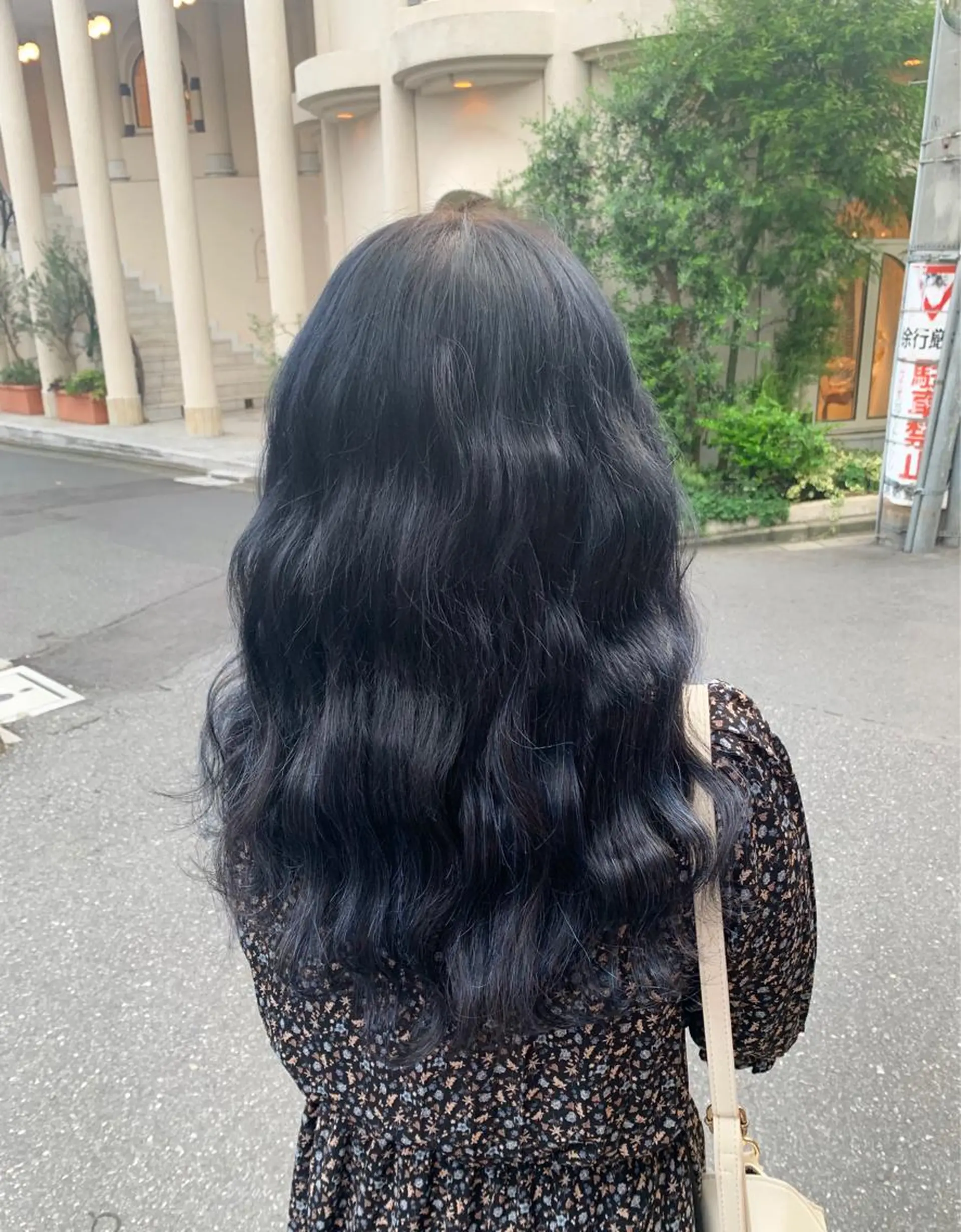 ロング カラー ネイビーカラー エクステ a-o横浜所属・色落ちまでキレイに！ ！女性サロンのヘアスタイル