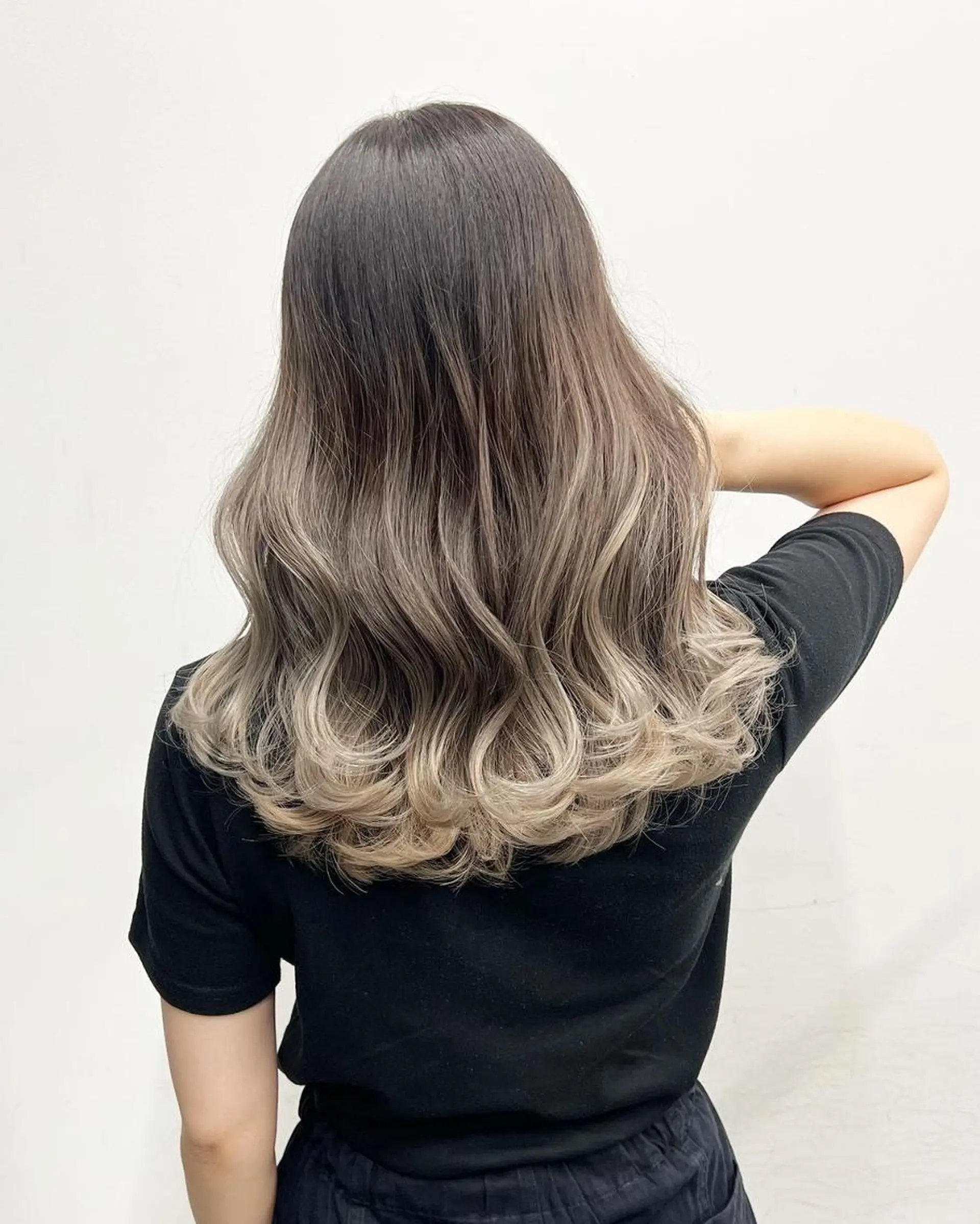 セミロング カラー アディクシーカラー アッシュ ブルーカラー ダークアッシュ グレージュ 【公式】amble luxe 中野のヘアスタイル