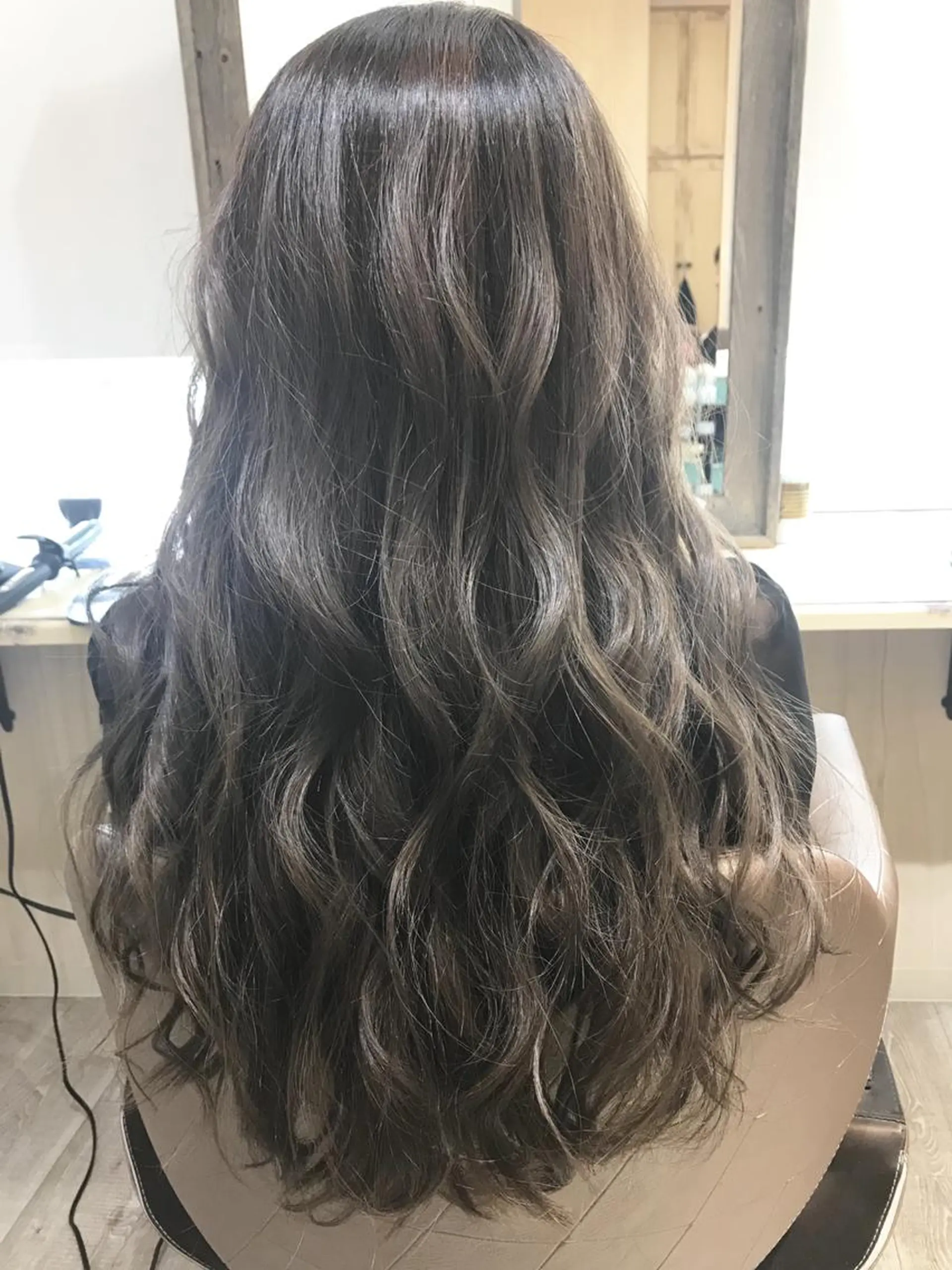 カラー ハイライトカラー 嶋村夏実🌼レイヤー 🌸白髪ぼかしのヘアスタイル