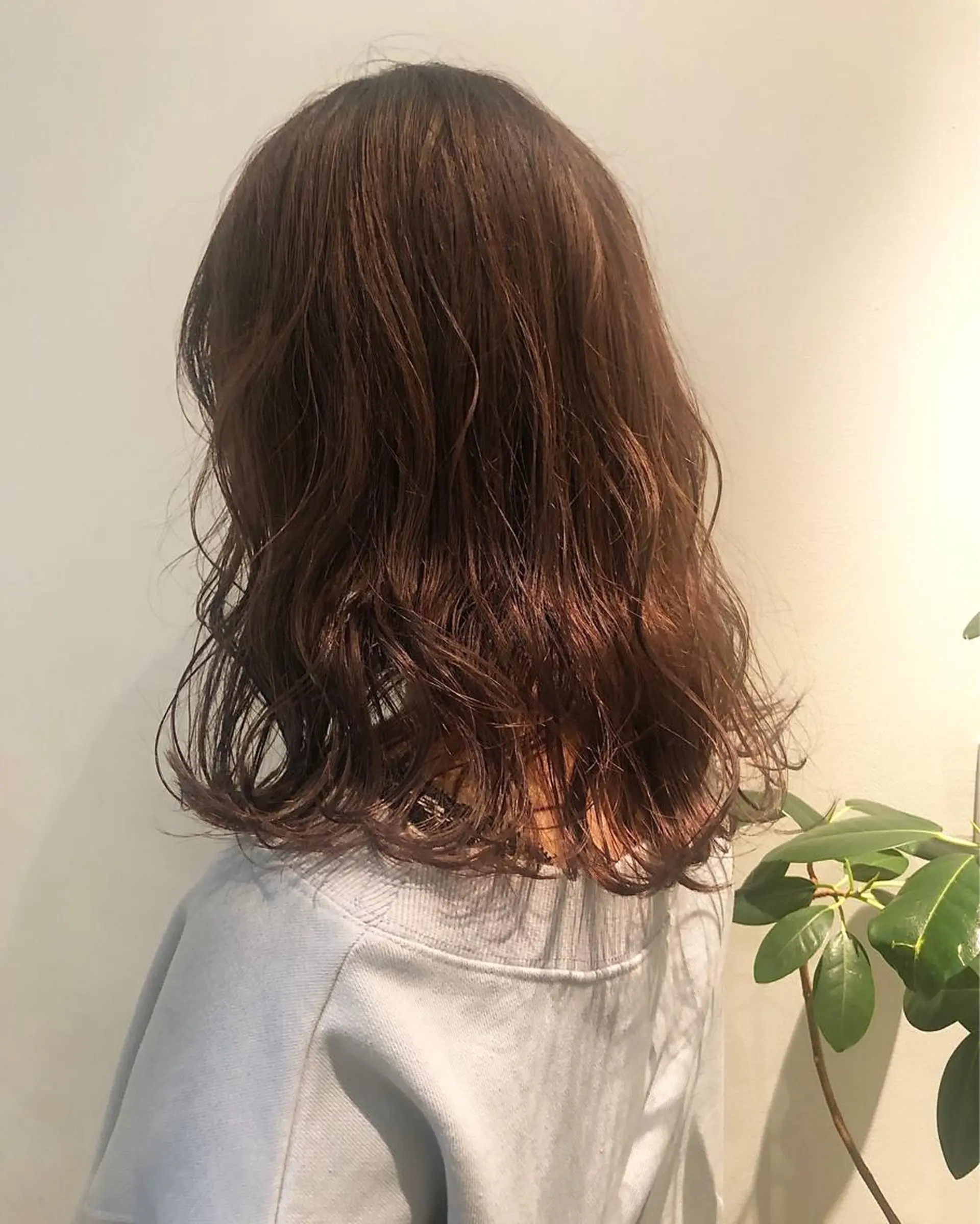 ミディアム カラー 安藤 佑衣のヘアスタイル